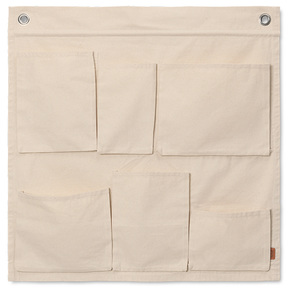 Canvas Wandtasche in Off-white präsentiert im Onlineshop von KAQTU Design AG. Wandhalter ist von Ferm Living