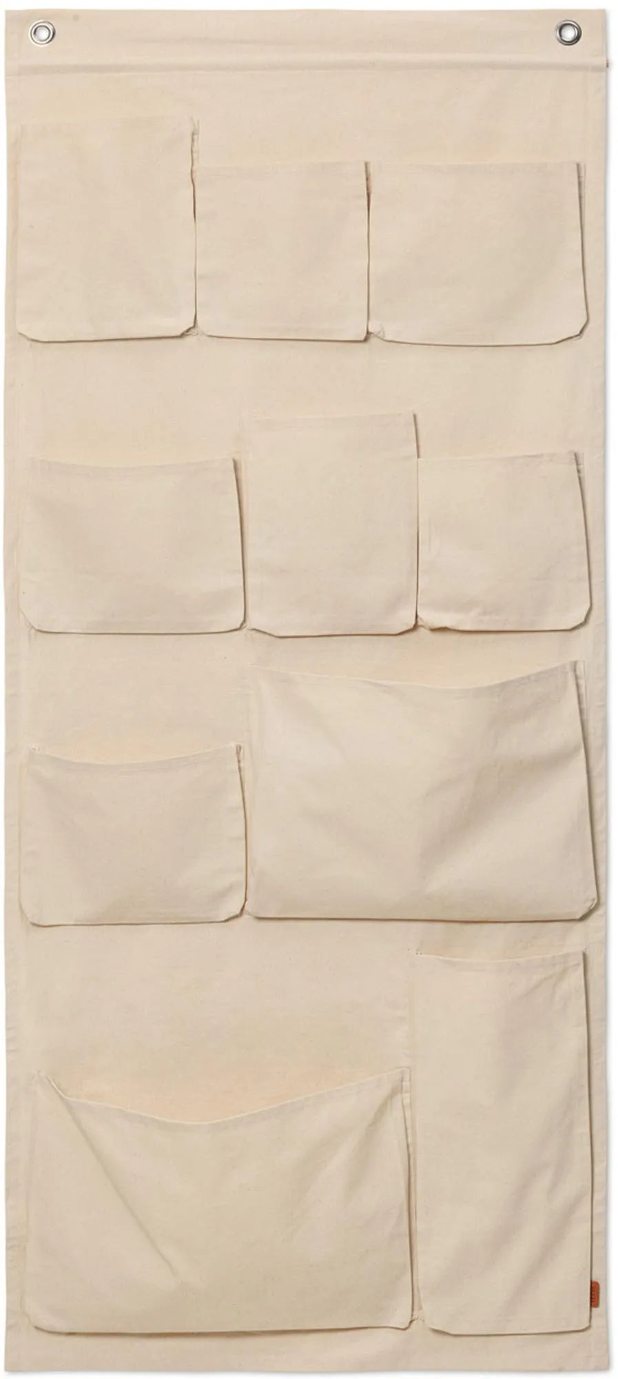 Canvas Wandtasche XL in Off-white präsentiert im Onlineshop von KAQTU Design AG. Wandhalter ist von Ferm Living
