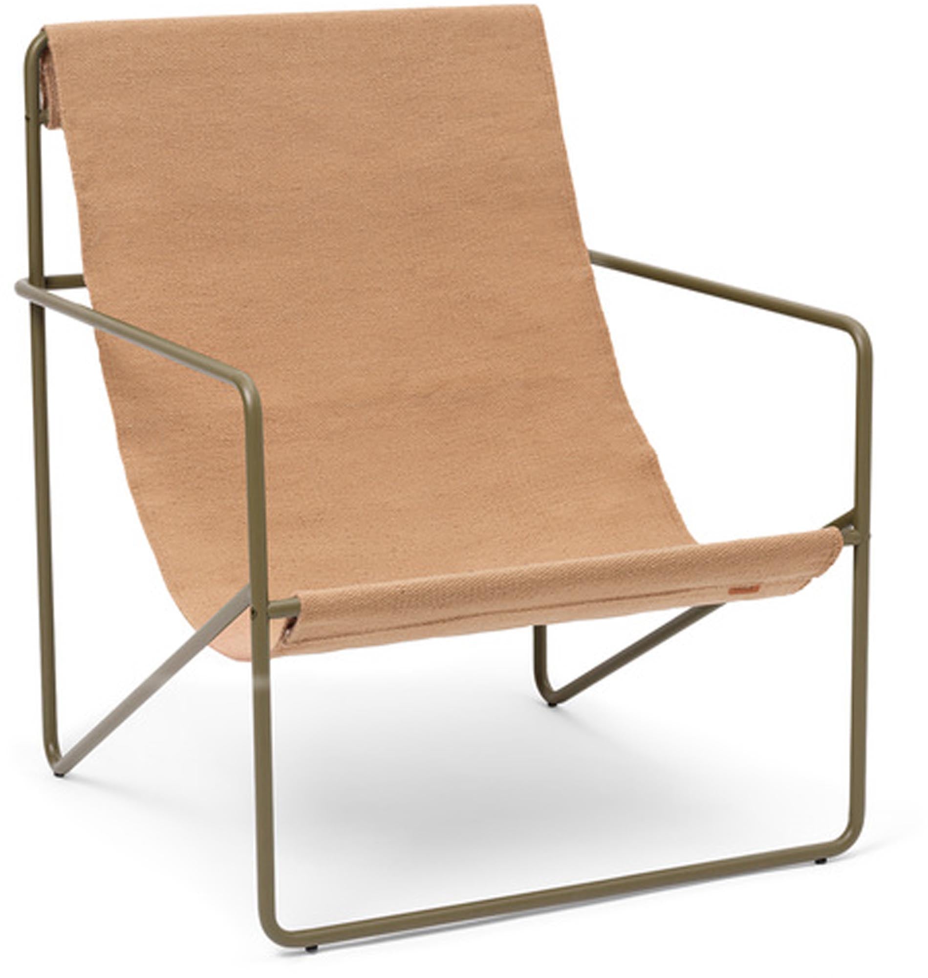 Desert Loungestuhl in Olive/Sand präsentiert im Onlineshop von KAQTU Design AG. Outdoor-Sessel mit Armlehnen ist von Ferm Living