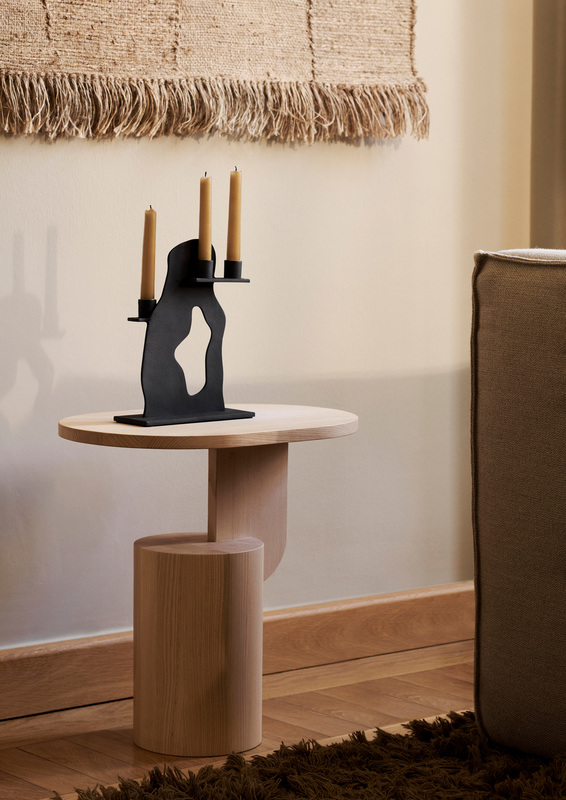 Erode Kerzenständer in Schwarz präsentiert im Onlineshop von KAQTU Design AG. Kerzenständer ist von Ferm Living