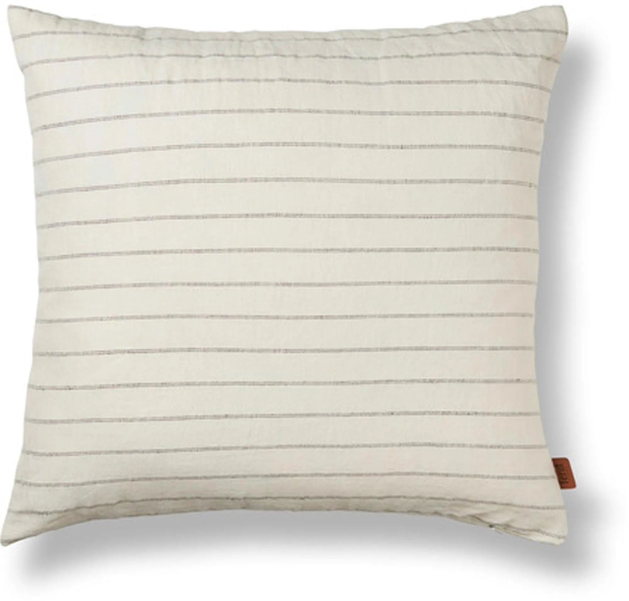 Grand Kissen in Off-white / Braun präsentiert im Onlineshop von KAQTU Design AG. Kissen ist von Ferm Living