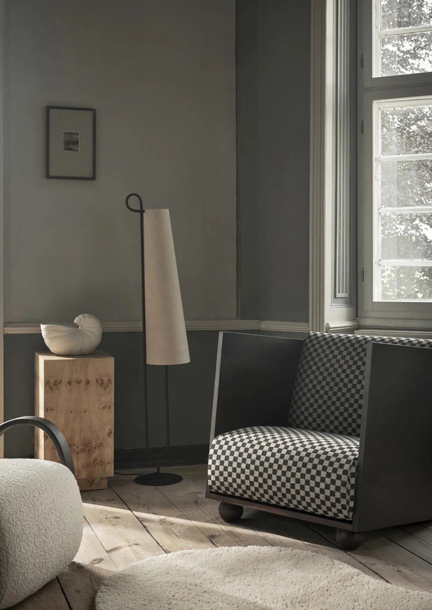 Stilvolle Ancora Stehleuchte von Ferm Living für modernes Ambiente.