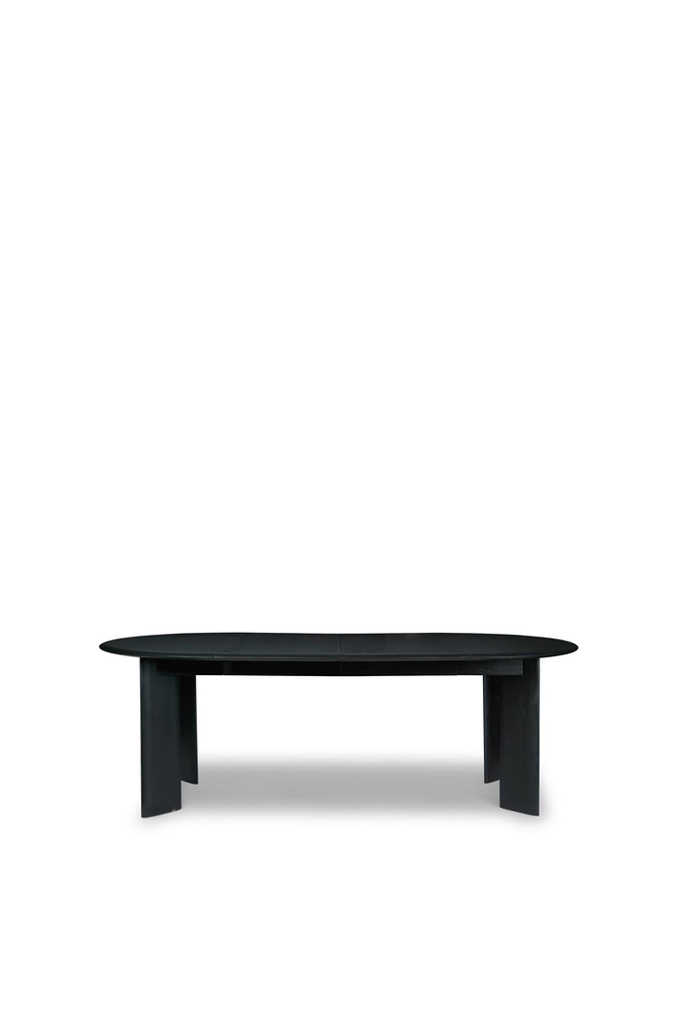 Stilvoller Bevel Tisch von Ferm Living, ausziehbar mit nachhaltigem Birkenholz. Ideal für gesellige Abende und moderne Esszimmer.