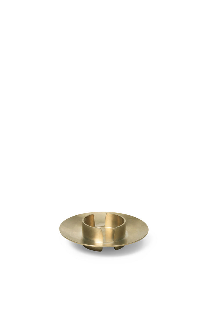 Block Kerzenständer in Brass präsentiert im Onlineshop von KAQTU Design AG. Kerzenständer ist von Ferm Living