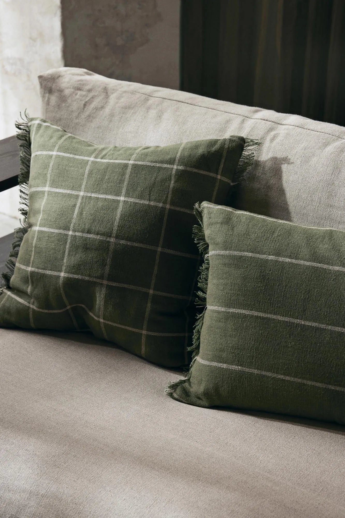 Elegantes Calm Kissen von Ferm Living für stilvolle Entspannung.