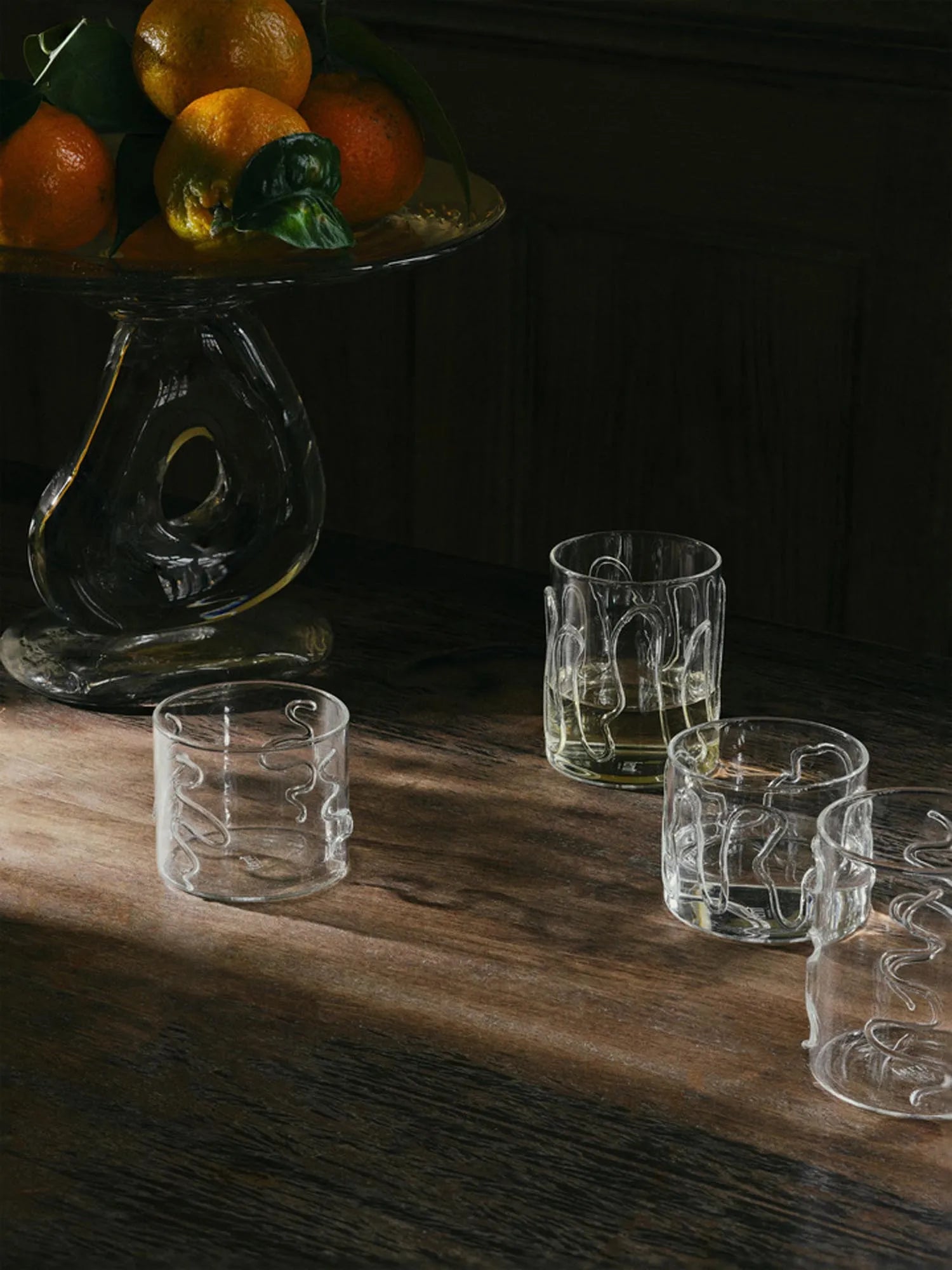 Elegante Doodle Gläser im 2er Set von Ferm Living für stilvolles Trinken.