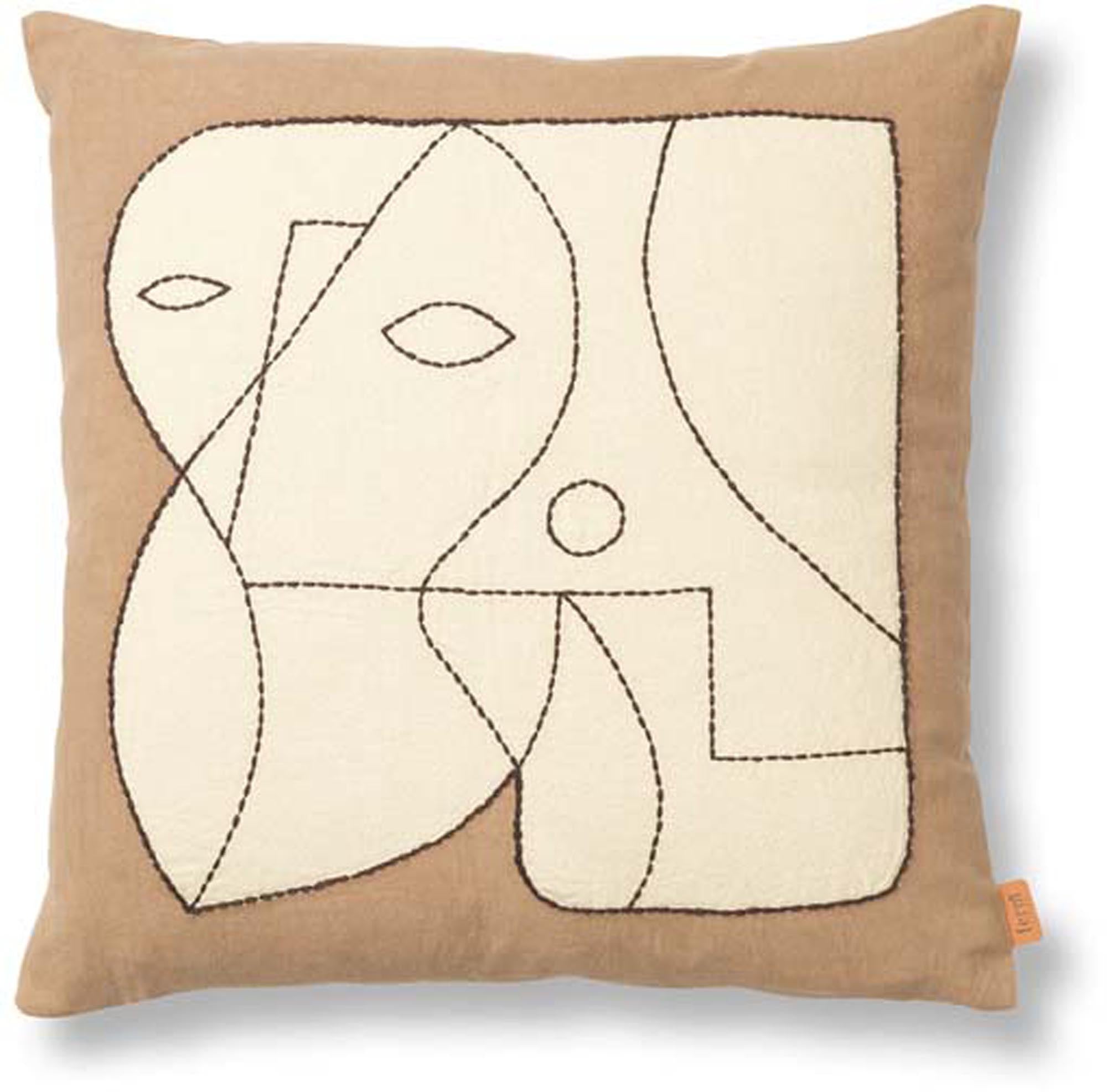 Figure Kissen in Dark Taupe/Off-white präsentiert im Onlineshop von KAQTU Design AG. Kissen ist von Ferm Living