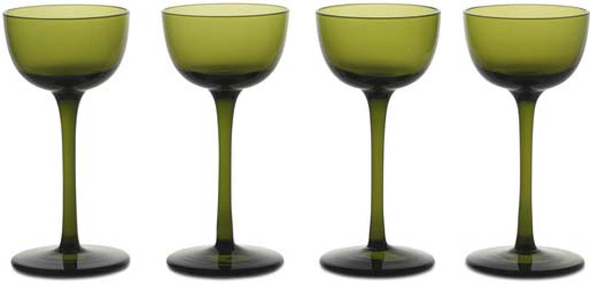 Elegante Gläser für Liköre, mundgeblasen, zeitloses Design, ideal für stilvolle Anlässe und individuelle Tischgestaltung.