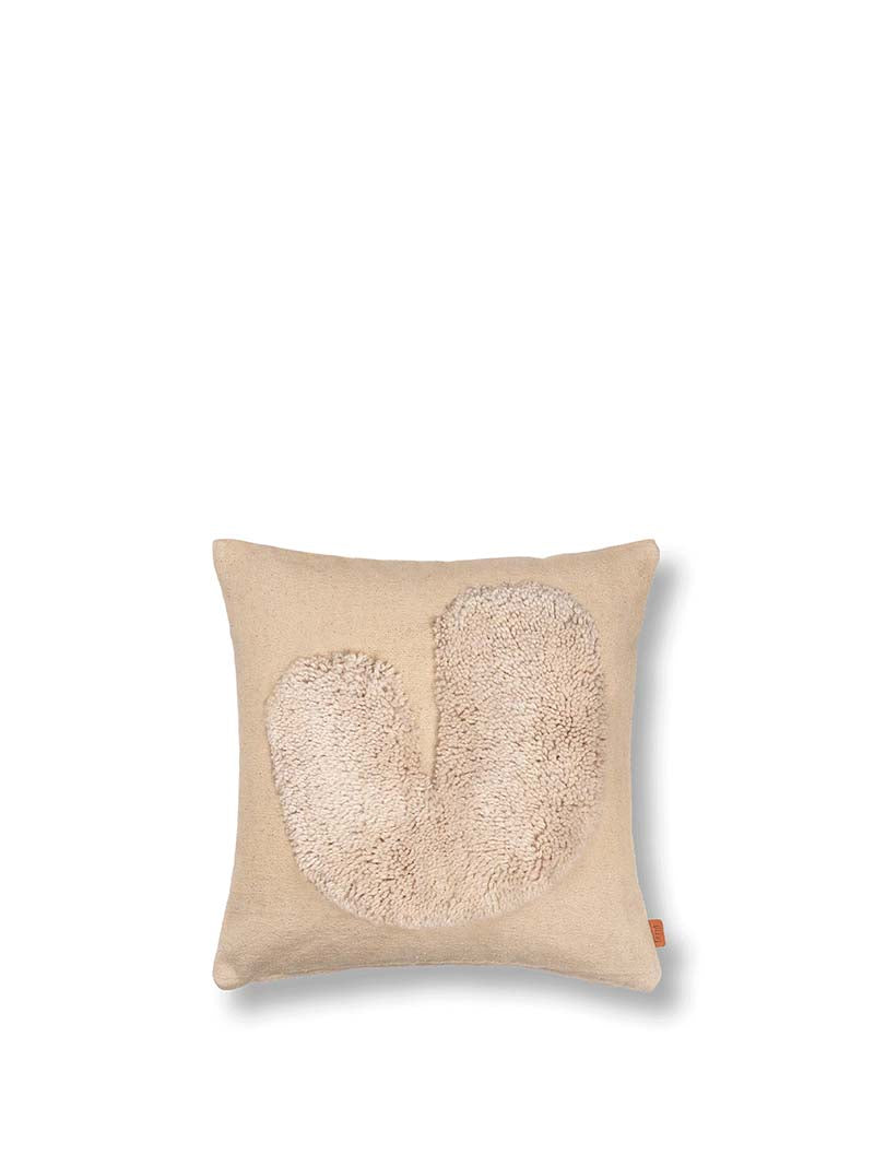 Lay Kissenbezug in Sand / Off-white präsentiert im Onlineshop von KAQTU Design AG. Kissenbezug Kids  ist von Ferm Living