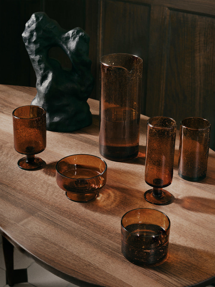 Oli Champagne Flute in Amber präsentiert im Onlineshop von KAQTU Design AG. Wein- & Sektglas ist von Ferm Living