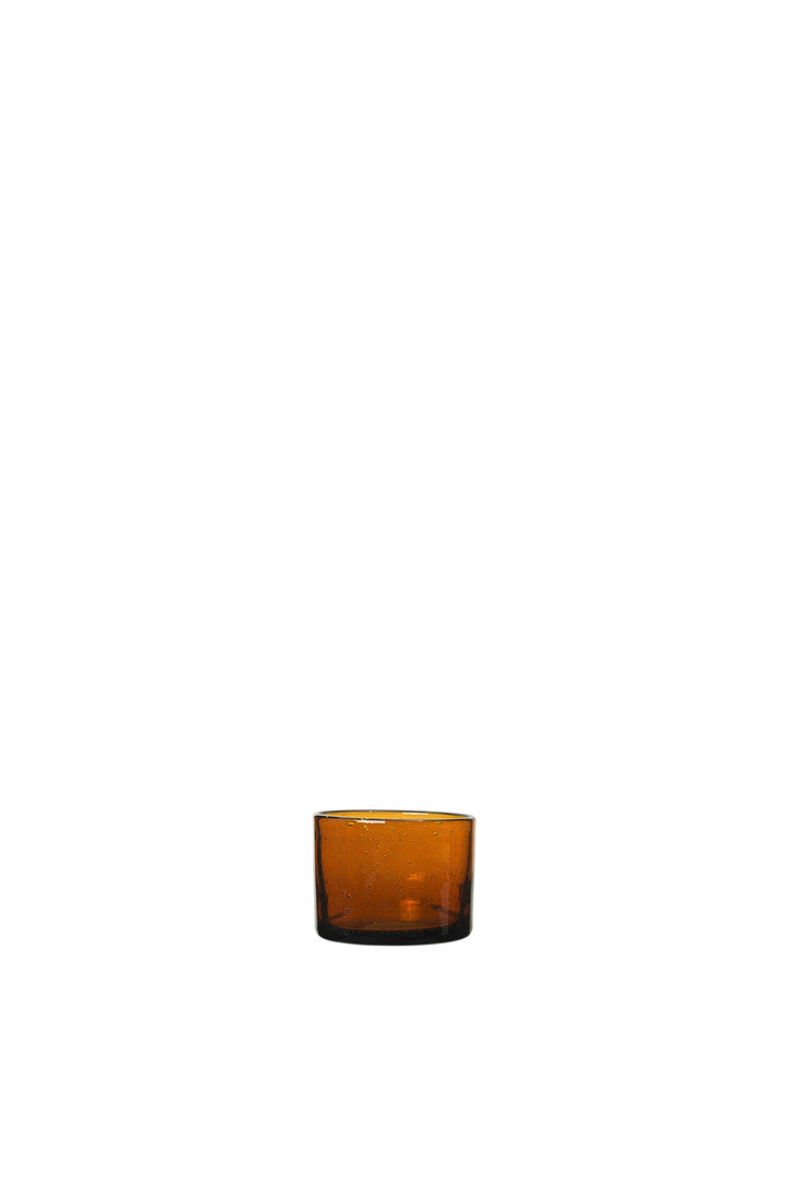 Oli Wasserglas Tief in Amber präsentiert im Onlineshop von KAQTU Design AG. Glas ist von Ferm Living