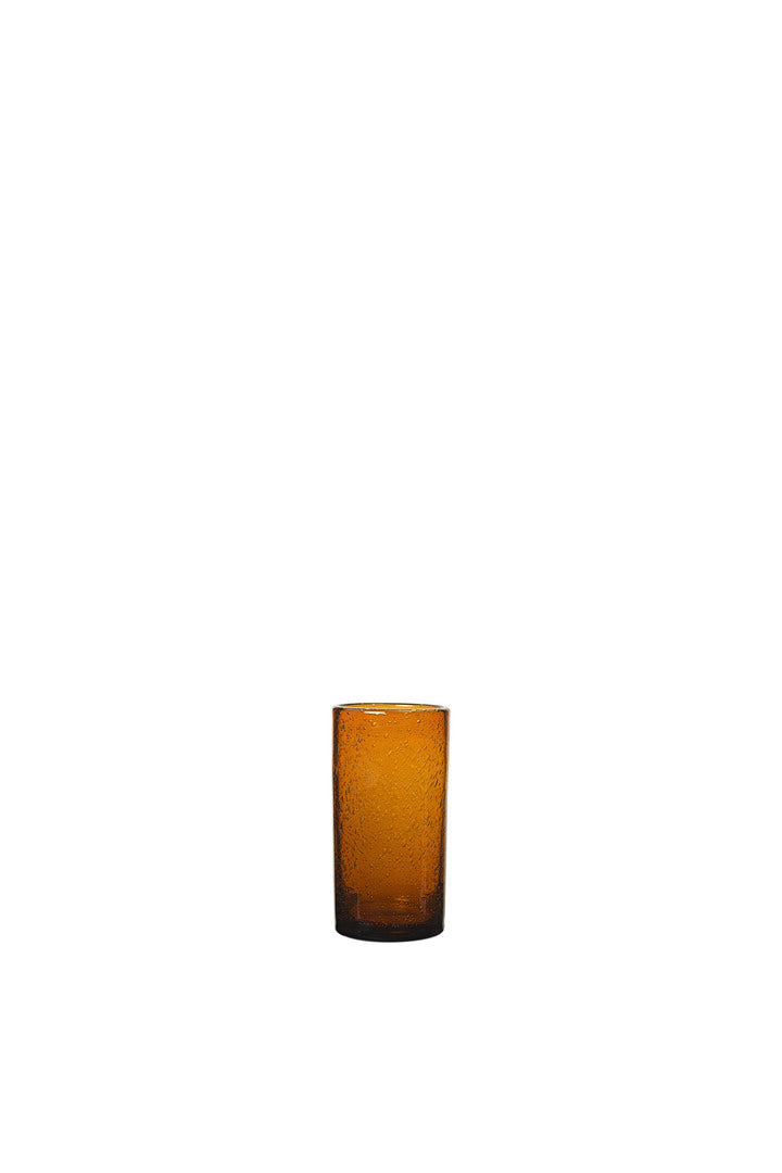 Oli Wasserglas Hoch in Amber präsentiert im Onlineshop von KAQTU Design AG. Glas ist von Ferm Living