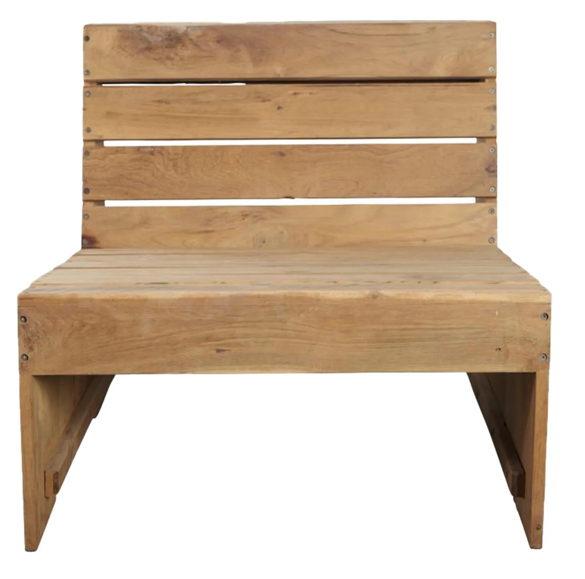 Der Lounge-Sessel Woodie von House Doctor aus langlebigem Teakholz schafft eine stilvolle Atmosphäre im Garten. Maße: 70x60x66 cm.