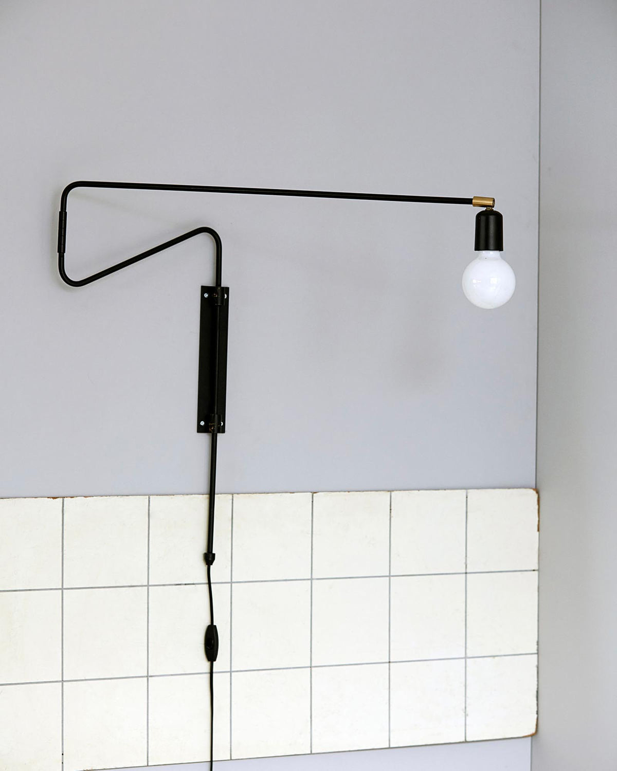 Wandleuchte, Swing in Schwarz präsentiert im Onlineshop von KAQTU Design AG. Wandleuchte ist von House Doctor;Wandleuchte, Swing in Schwarz präsentiert im Onlineshop von KAQTU Design AG. Wandleuchte ist von House Doctor;Wandlampe, HDSwing, Messing in Messing präsentiert im Onlineshop von KAQTU Design AG. Wandleuchte ist von House Doctor;Wandlampe, HDSwing, Messing in Messing präsentiert im Onlineshop von KAQTU Design AG. Wandleuchte ist von House Doctor