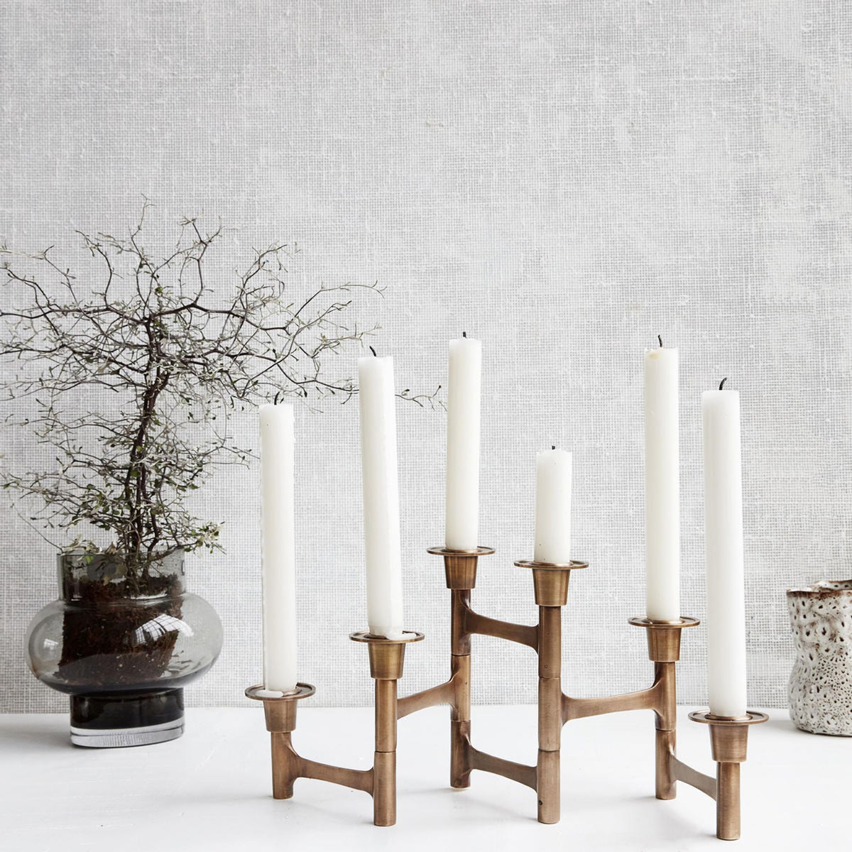 Kerzenständer mit 6 Armen, Move in Messing präsentiert im Onlineshop von KAQTU Design AG. Kerzenständer ist von House Doctor