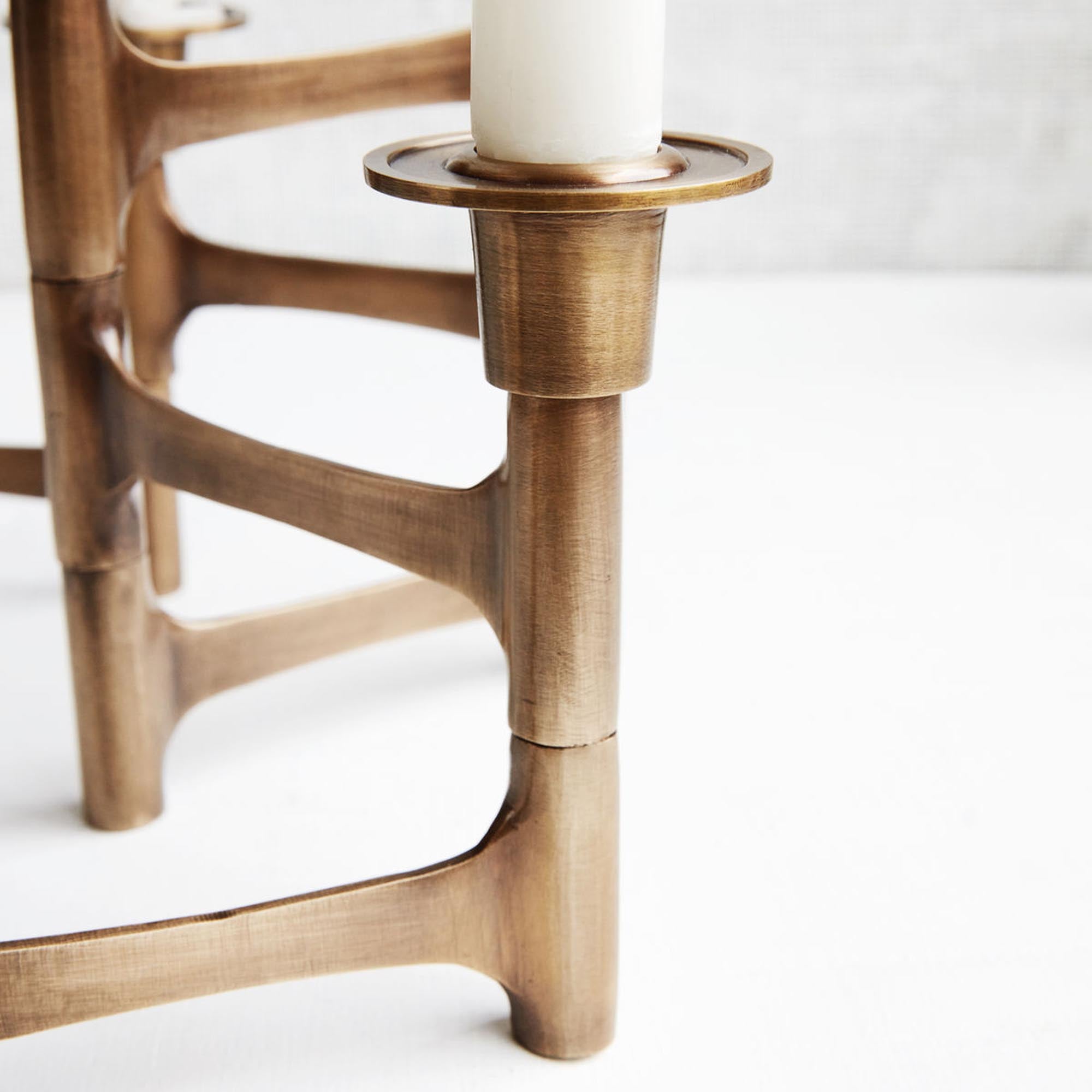 Stilvoller House Doctor Kerzenständer Move mit 6 Armen in edlem Design.