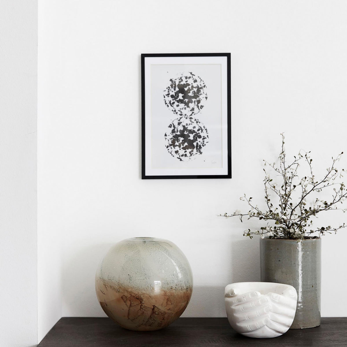 Schüssel, Hands in Weiss präsentiert im Onlineshop von KAQTU Design AG. Kunstgegenstände ist von House Doctor