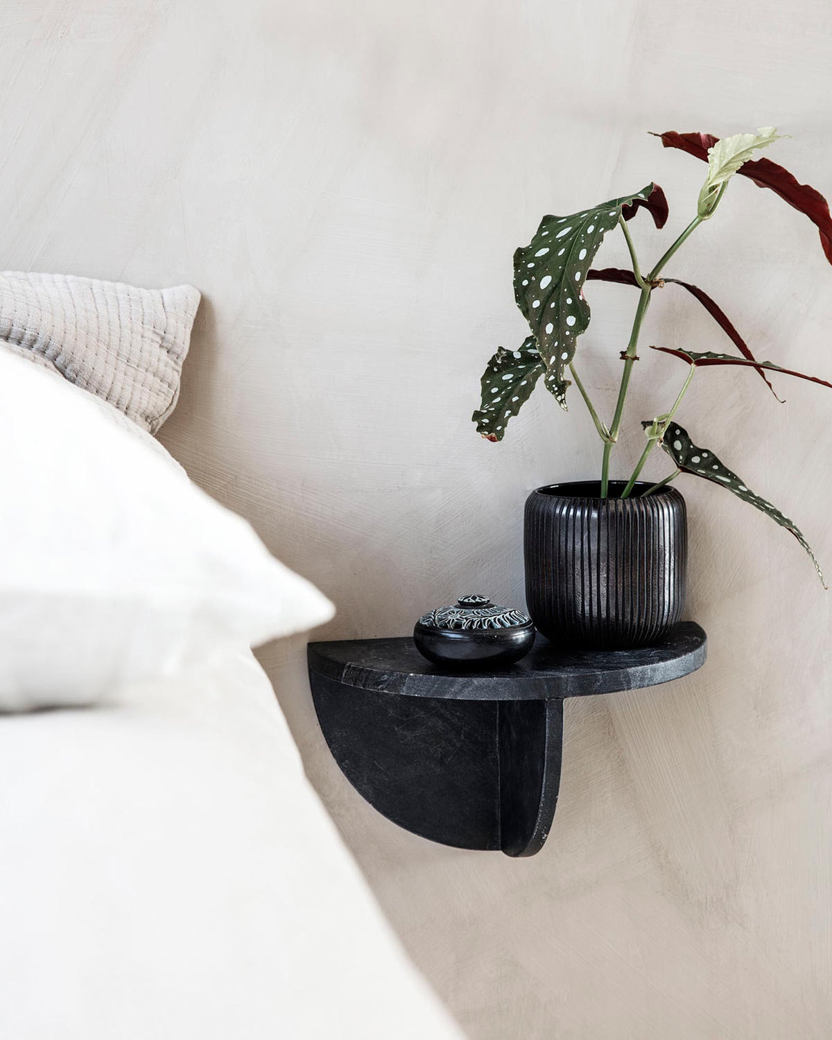 Beistelltisch, Mega in Schwarz präsentiert im Onlineshop von KAQTU Design AG. Beistelltisch ist von House Doctor