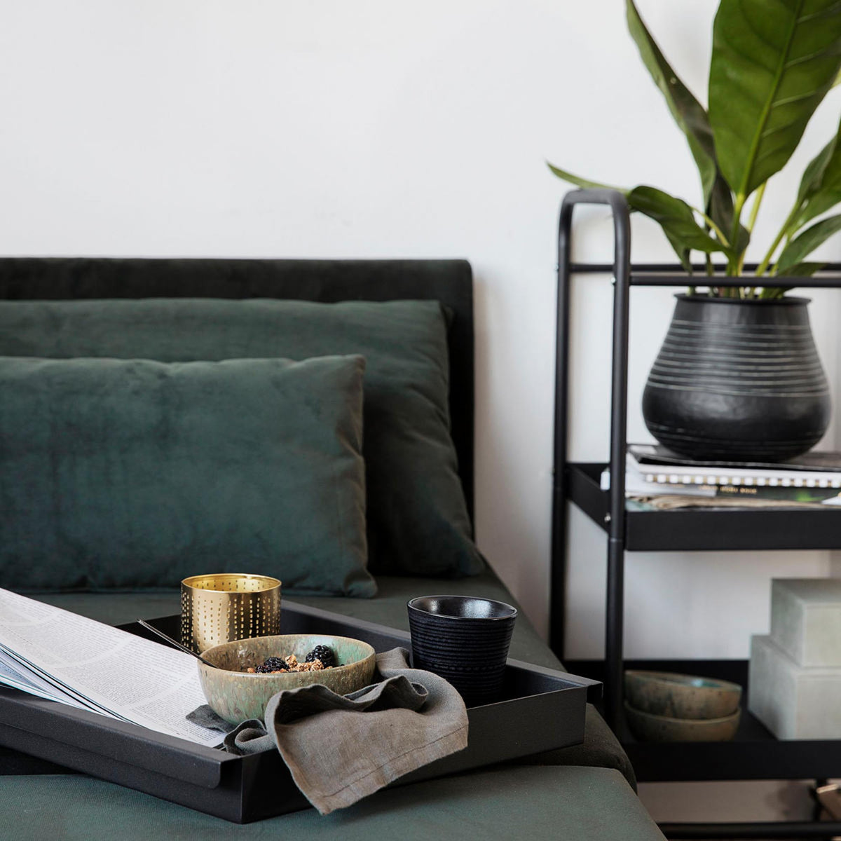 Trolley, Roll in Schwarz präsentiert im Onlineshop von KAQTU Design AG. Servierwagen ist von House Doctor