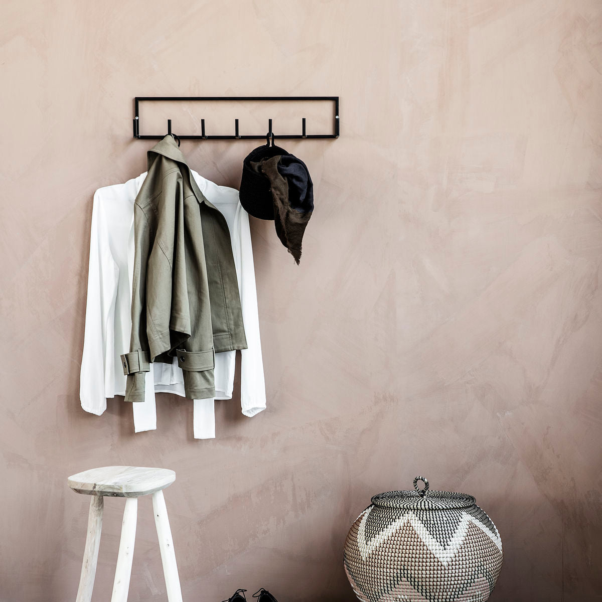 Korb, Hang in Schwarz präsentiert im Onlineshop von KAQTU Design AG. Aufbewahrungskorb ist von House Doctor