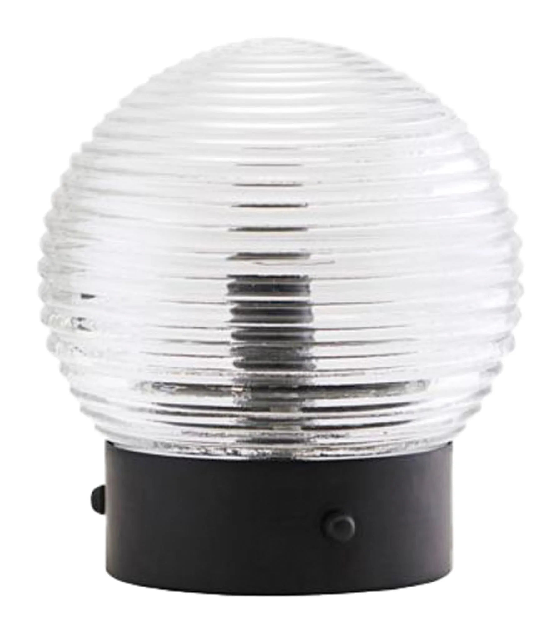 Die Daia Lampe von House Doctor aus transparentem Glas besticht durch ihr skulpturales Design. Ideal als Tisch- oder Wandleuchte, bringt sie Wärme und Stil in jeden Raum. E14-Glühbirne separat erhältlich.
