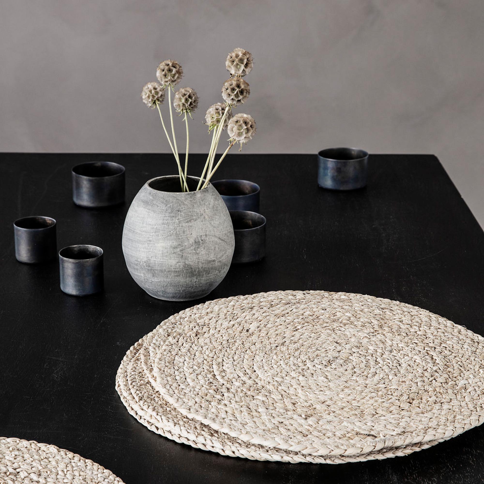 Elegantes Tischset "Circle" von House Doctor, gefertigt aus hochwertigen Naturmaterialien, ideal für festliche Anlässe und gemütliche Zusammenkünfte.