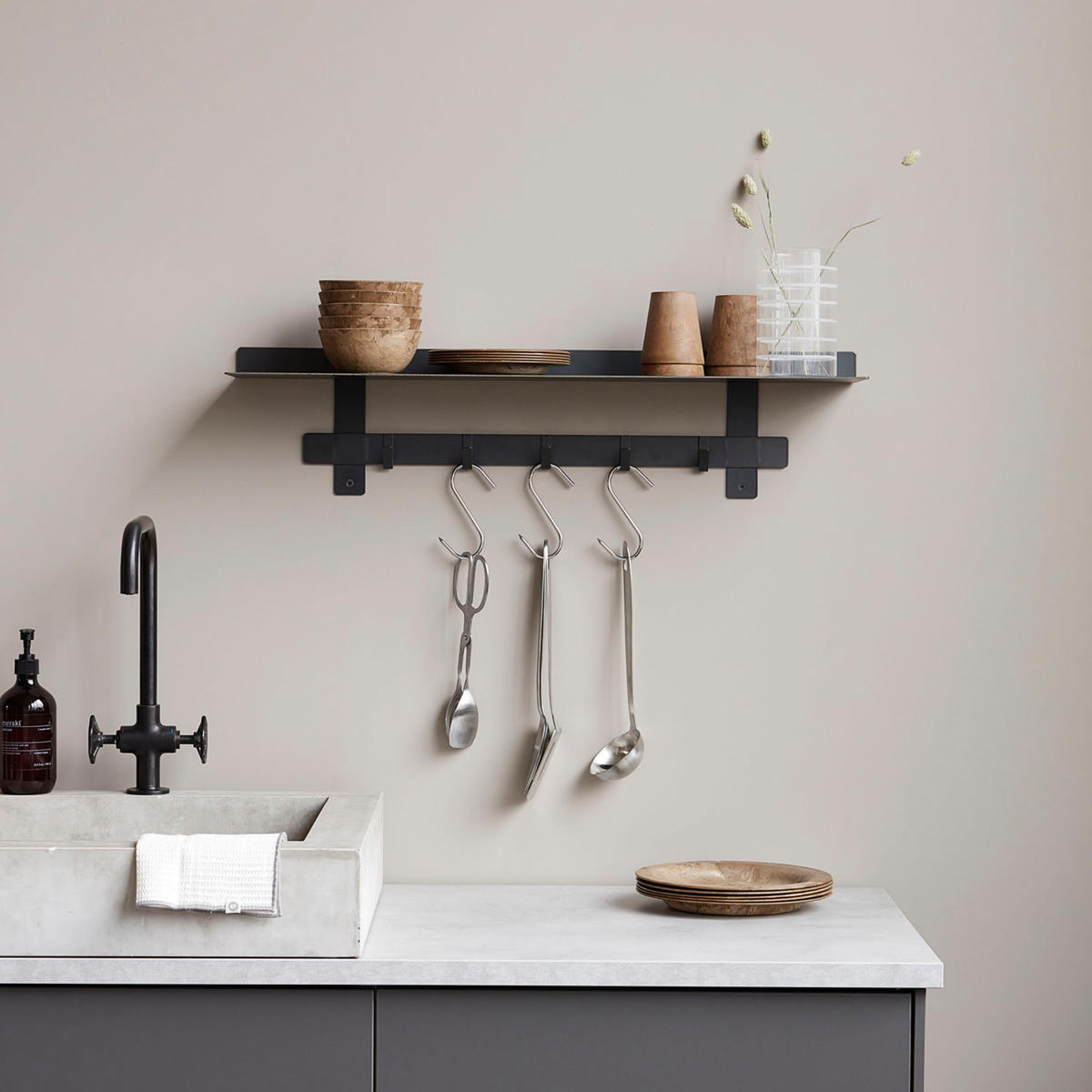 Regal, Tag in Dunkelgrau präsentiert im Onlineshop von KAQTU Design AG. Wandregal ist von House Doctor