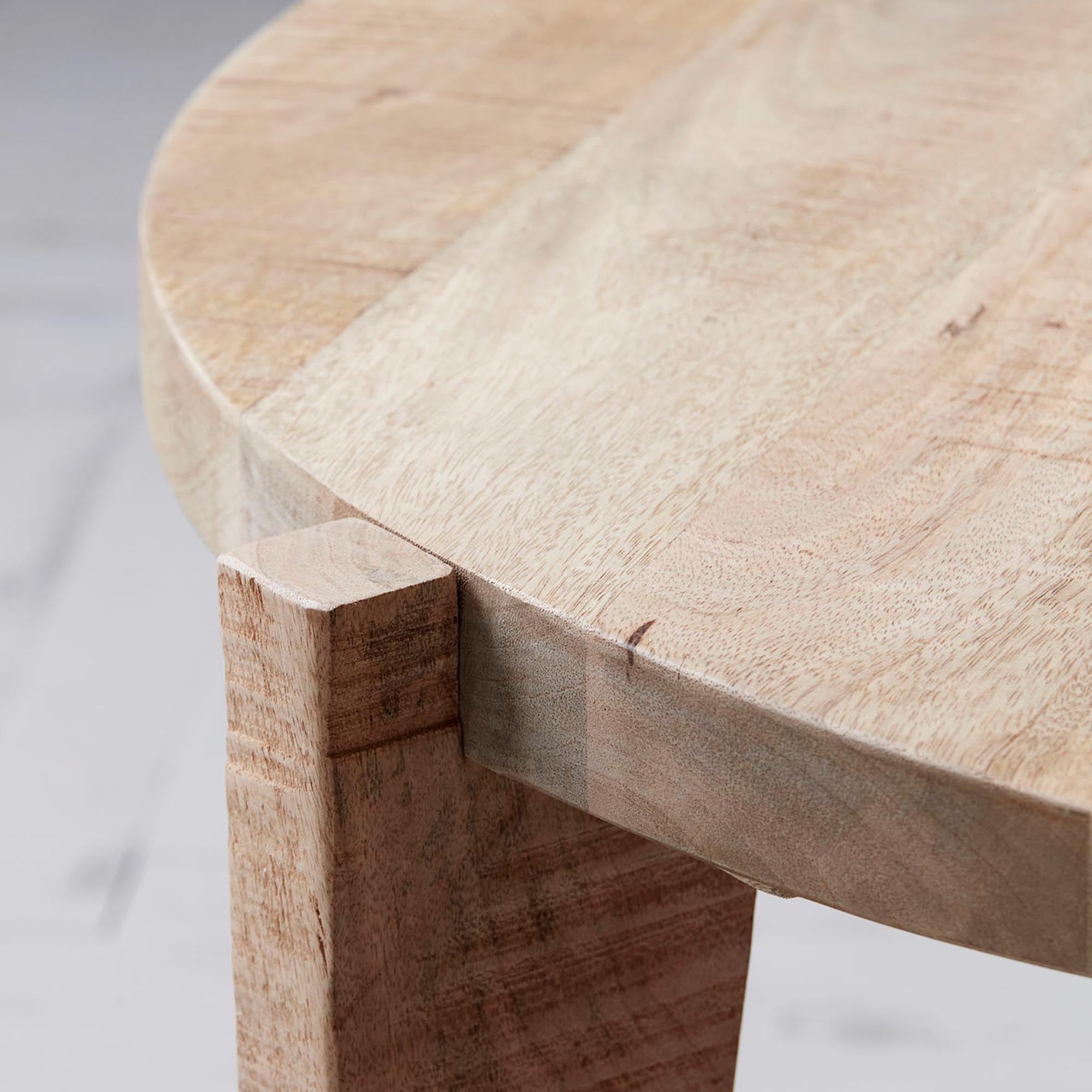Eleganter Couchtisch Bali von House Doctor, gefertigt aus edlem Mangoholz, vereint modernes Design mit natürlicher Schönheit.