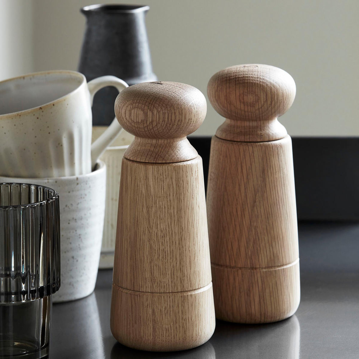 Wardha, Eiche in Eiche präsentiert im Onlineshop von KAQTU Design AG. Salz & Pfeffer ist von House Doctor