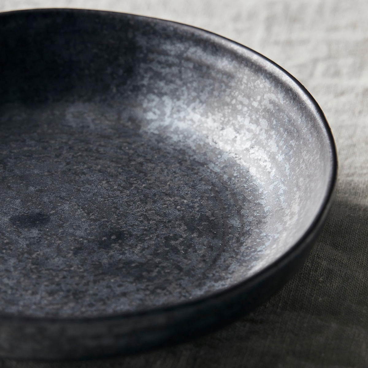 Schüssel, Pion in Schwarz/Braun präsentiert im Onlineshop von KAQTU Design AG. Schüssel ist von House Doctor