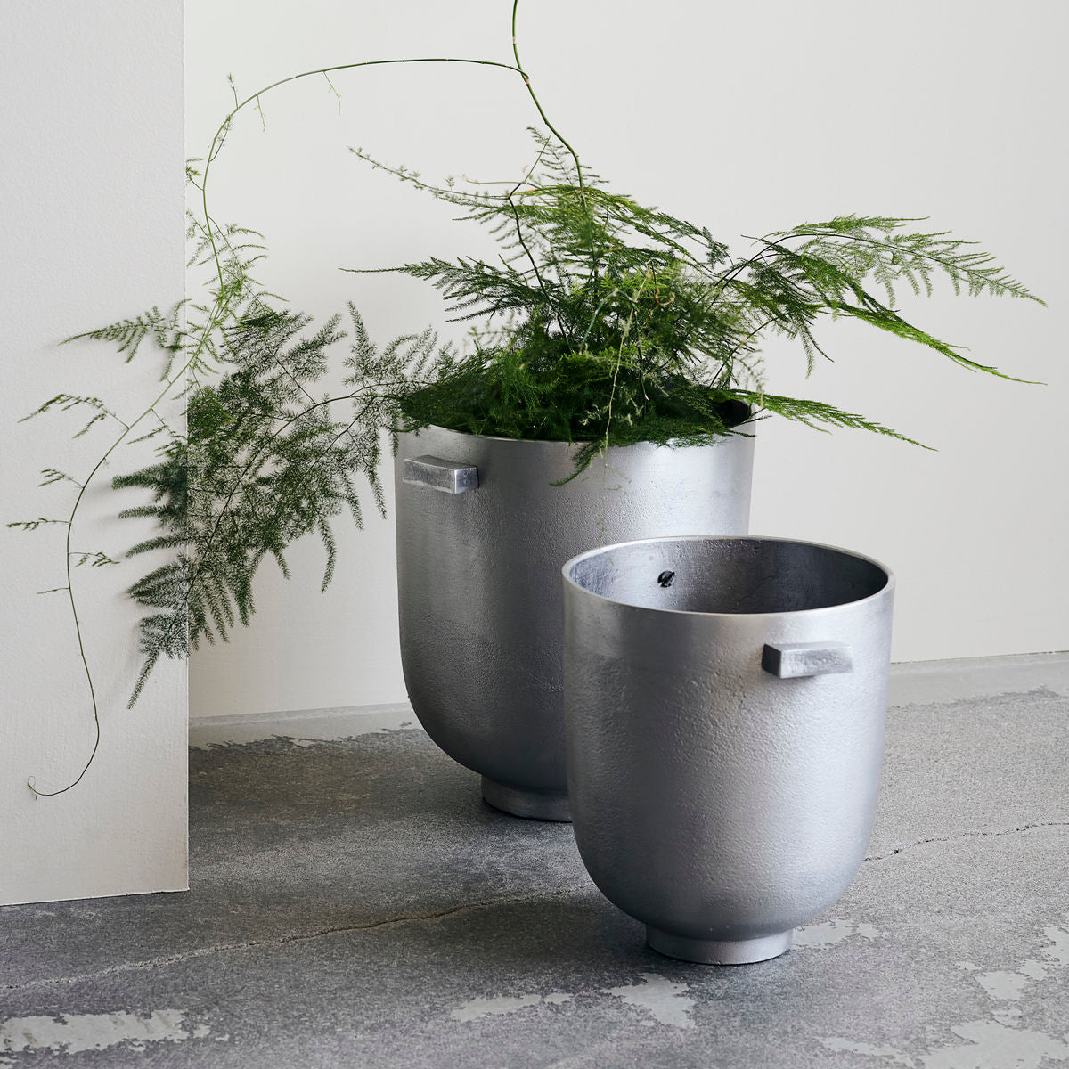 Blumenkasten, Foem in Silber präsentiert im Onlineshop von KAQTU Design AG. Blumentopf ist von House Doctor