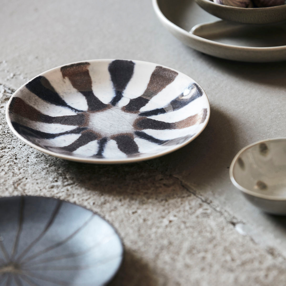 Teller, Organi in Bunt präsentiert im Onlineshop von KAQTU Design AG. Geschirr ist von House Doctor