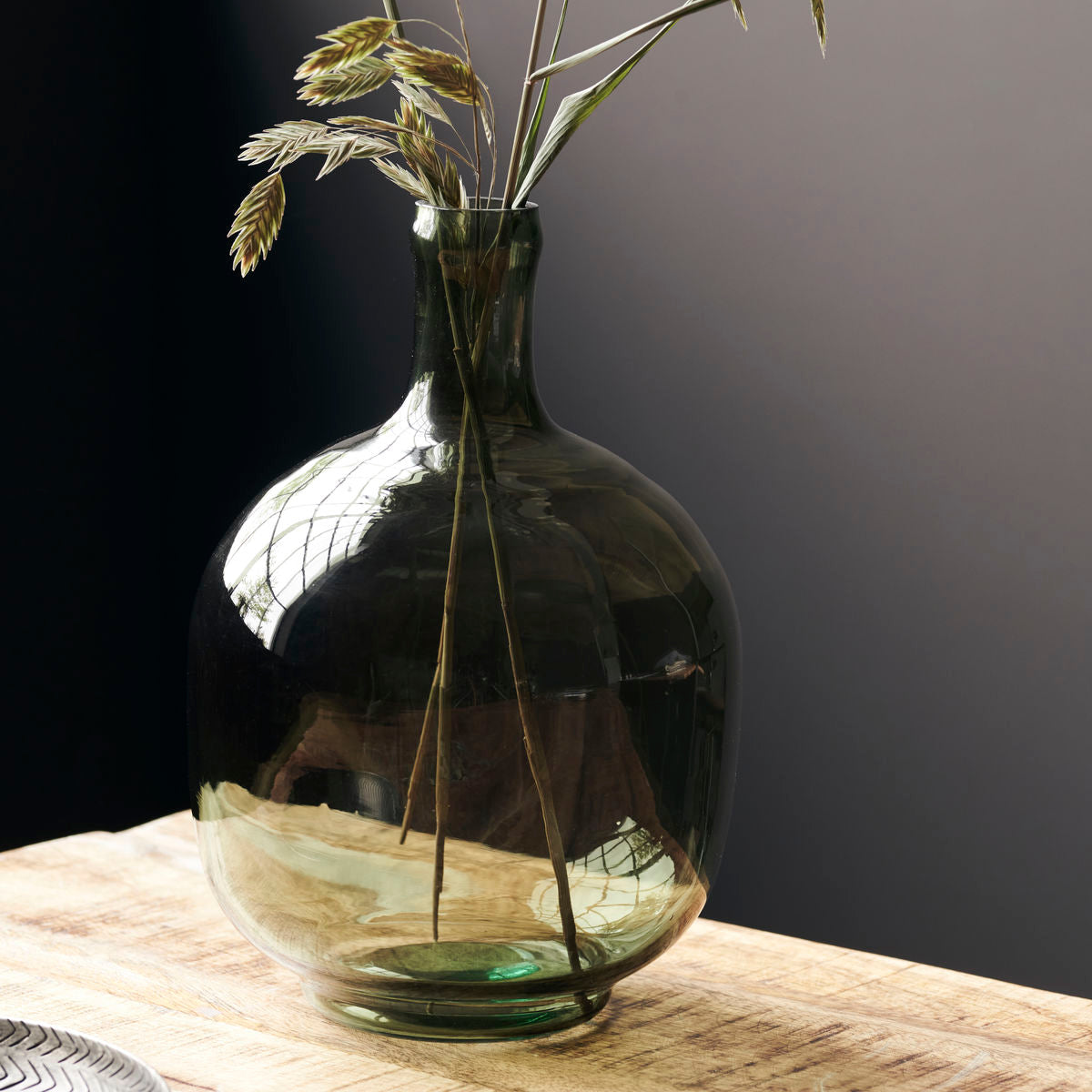 Vase, Tinka in Grün präsentiert im Onlineshop von KAQTU Design AG. Vase ist von House Doctor