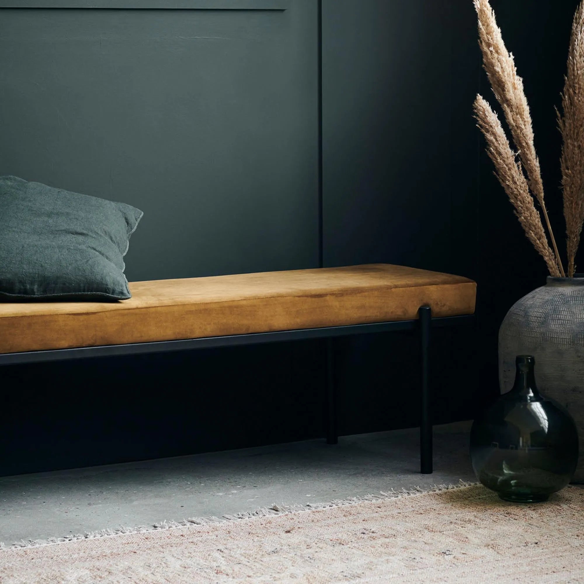 Stilvolle Bank Lao von House Doctor für modernes Wohndesign.