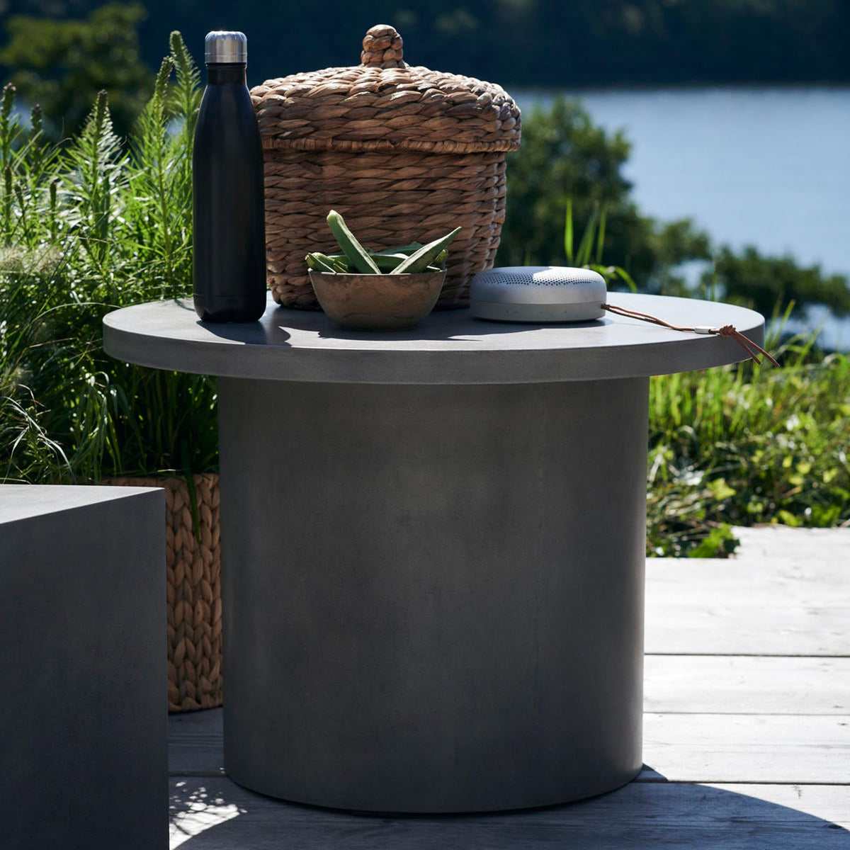 Tisch, Stone in Grau präsentiert im Onlineshop von KAQTU Design AG. Loungetisch ist von House Doctor