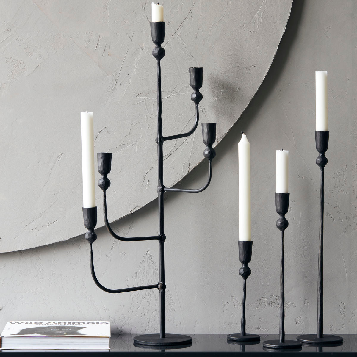 Kerzenständer Ira in Schwarz präsentiert im Onlineshop von KAQTU Design AG. Kerzenständer ist von House Doctor