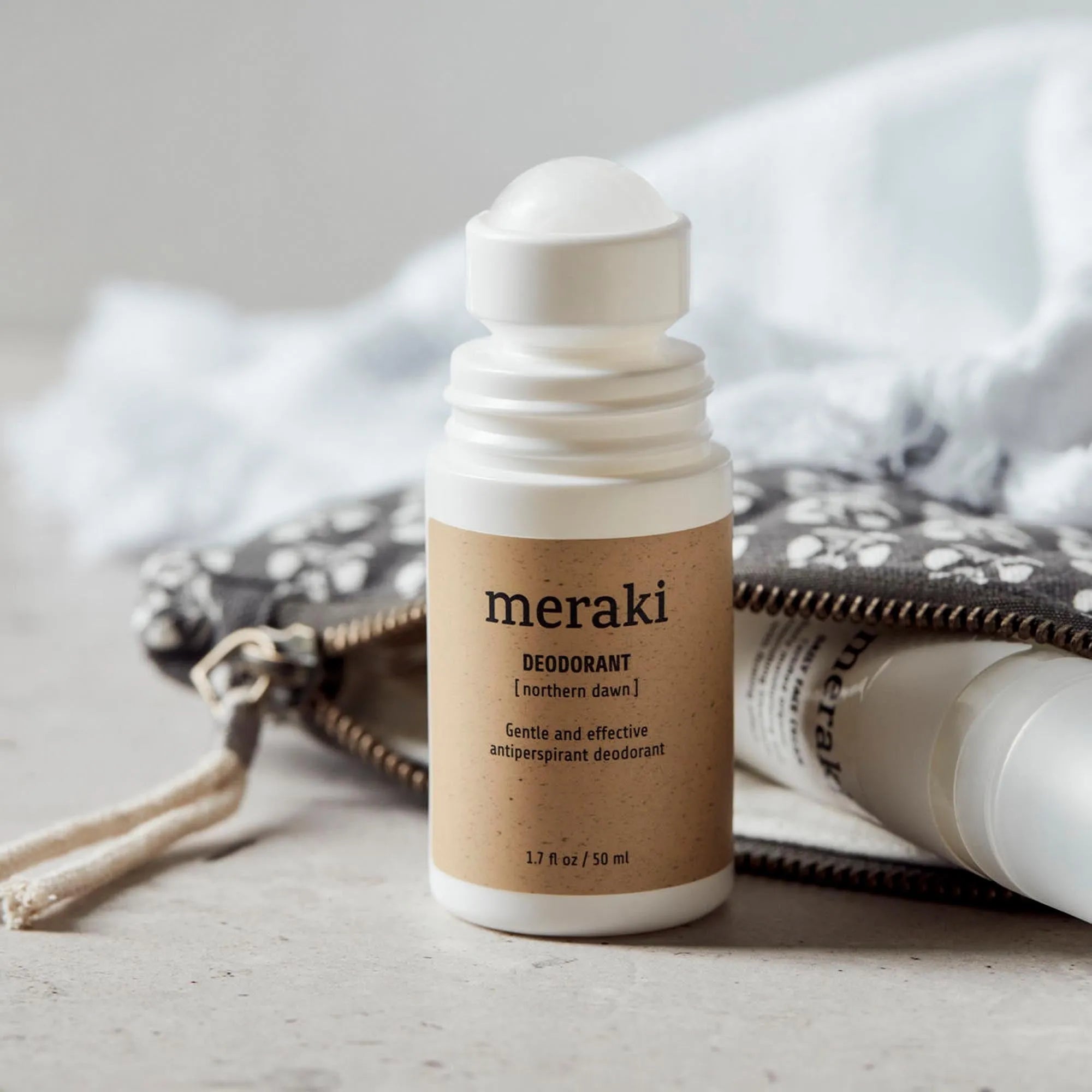 Erfrischendes Meraki Deodorant, inspiriert von nordischen Düften.