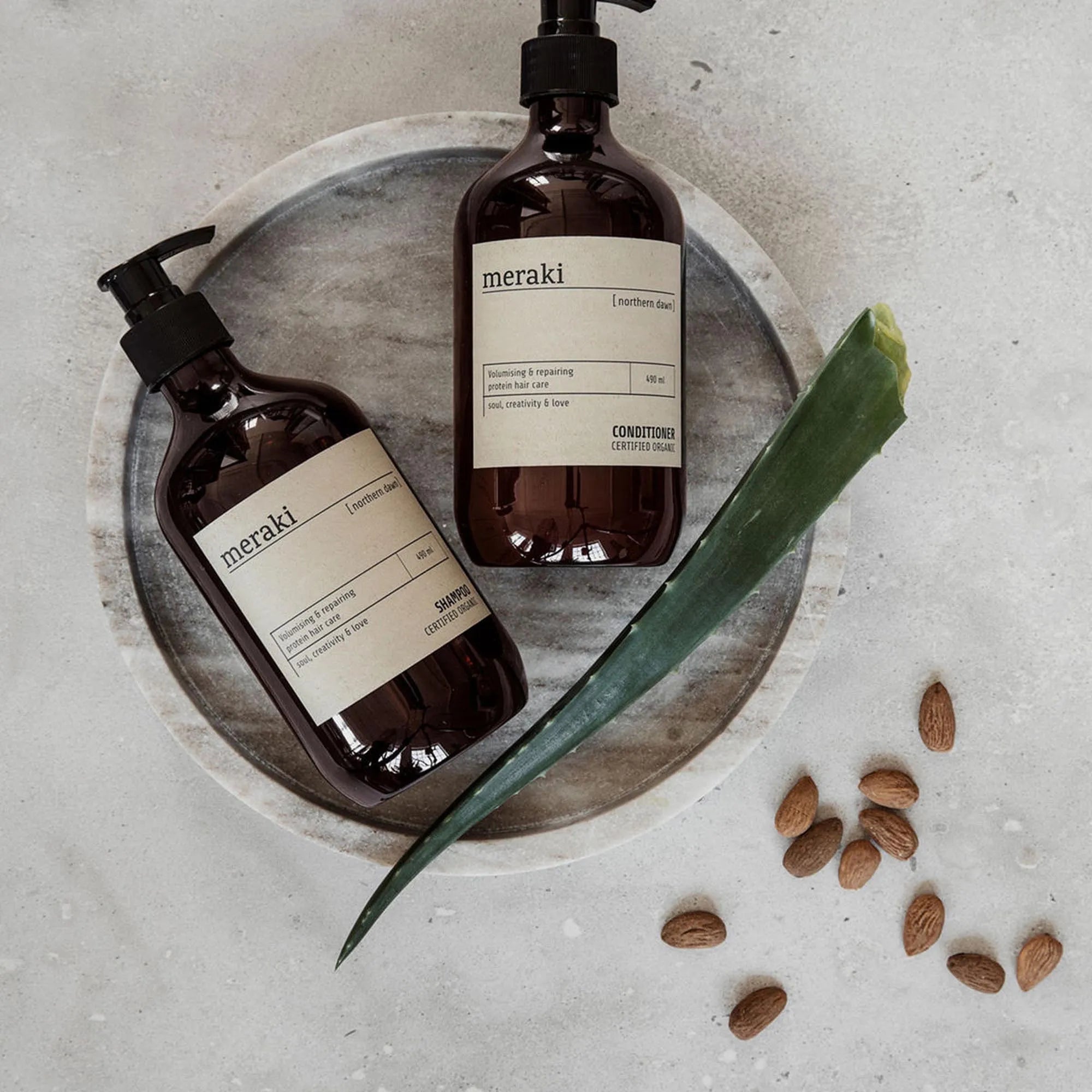 Sanfte Reinigung mit Meraki Body Wash, inspiriert von Nordlichtern.