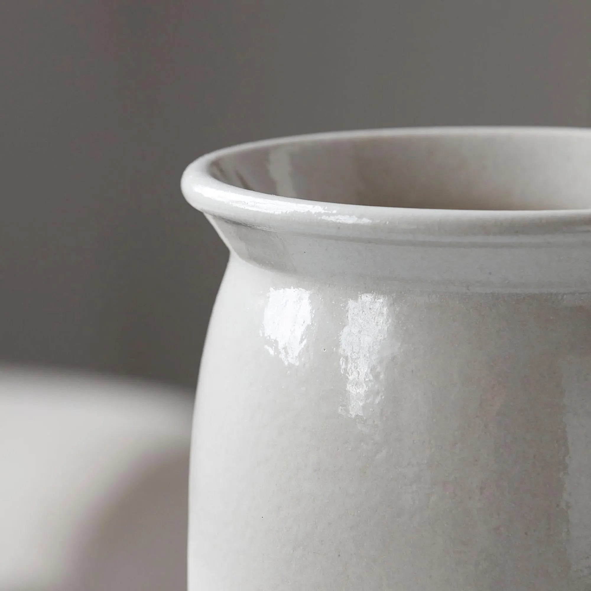 Meraki Steingutgefäß in edlem Shellish Grey für zeitlose Eleganz.