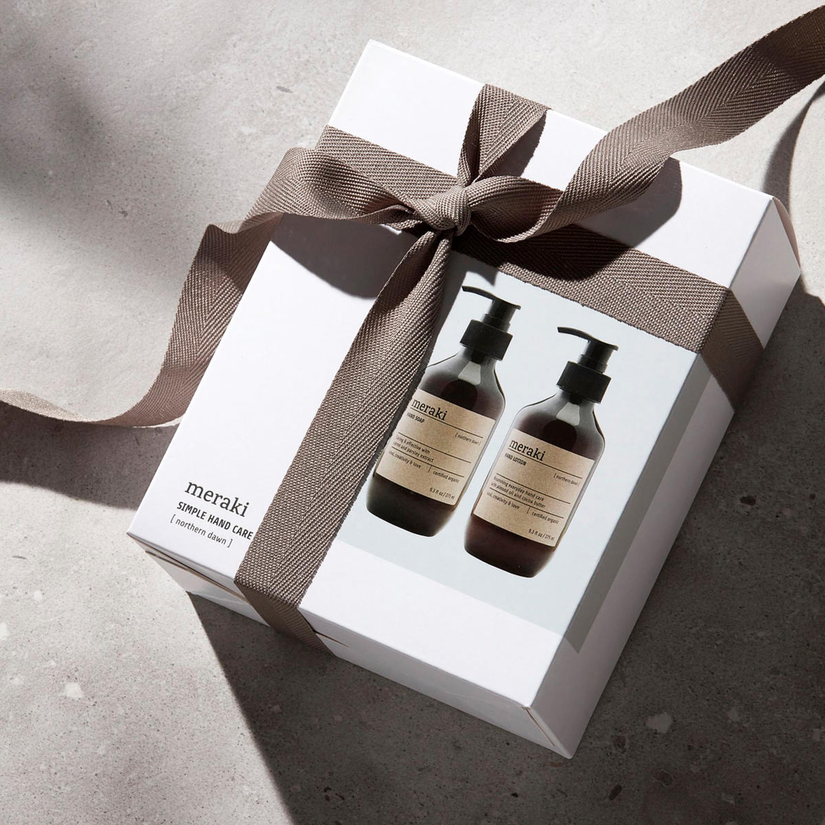 Geschenkbox, Northern dawn, Simple hand care, Weiss in Weiß präsentiert im Onlineshop von KAQTU Design AG. Körperpflege ist von Meraki