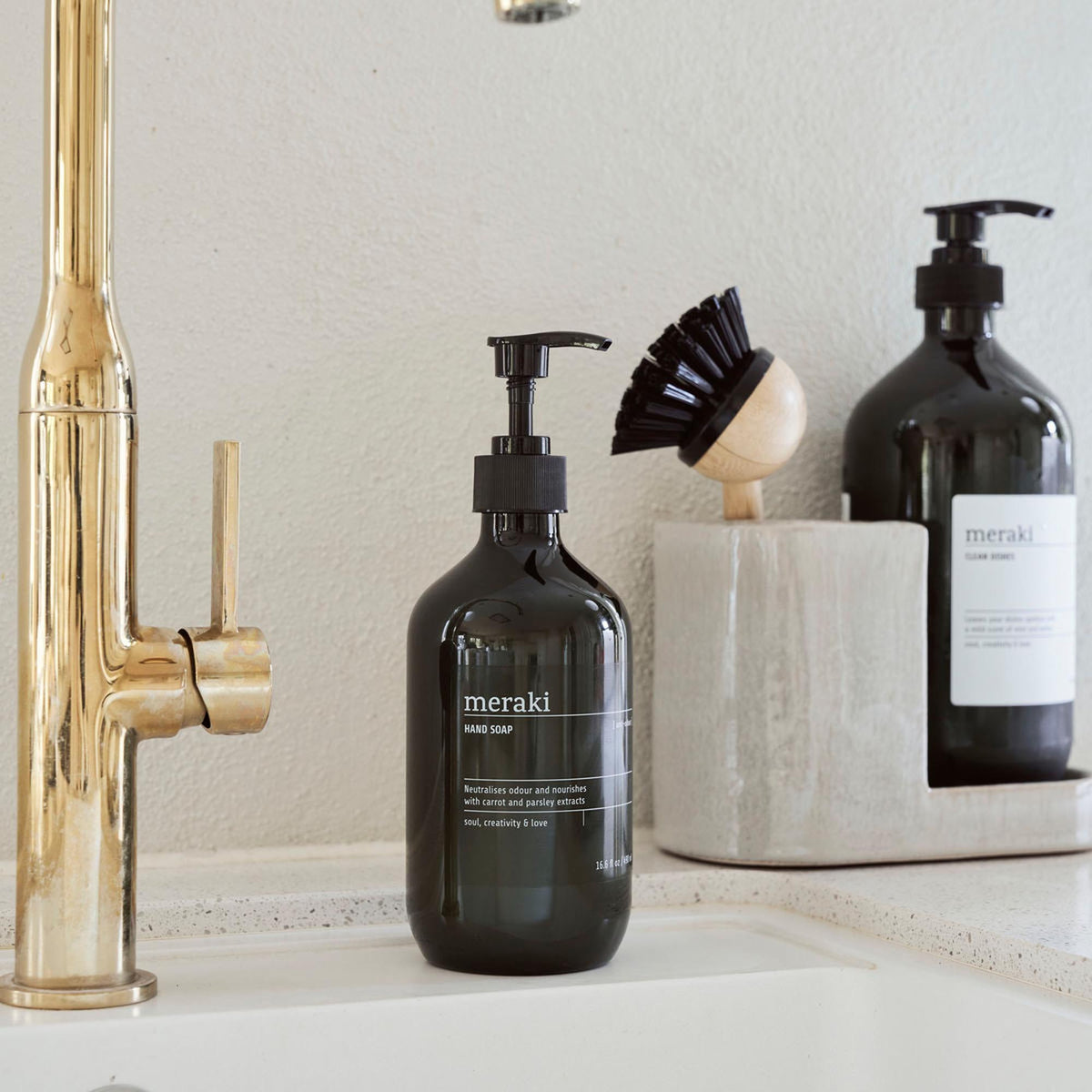 Hand soap, Anti-odour in Grün präsentiert im Onlineshop von KAQTU Design AG. Körperpflege ist von Meraki;Hand soap, Anti-odour in Grün präsentiert im Onlineshop von KAQTU Design AG. Körperpflege ist von Meraki;Hand soap, Anti-odour in Grün präsentiert im Onlineshop von KAQTU Design AG. Körperpflege ist von Meraki;Hand soap, Anti-odour in Grün präsentiert im Onlineshop von KAQTU Design AG. Körperpflege ist von Meraki