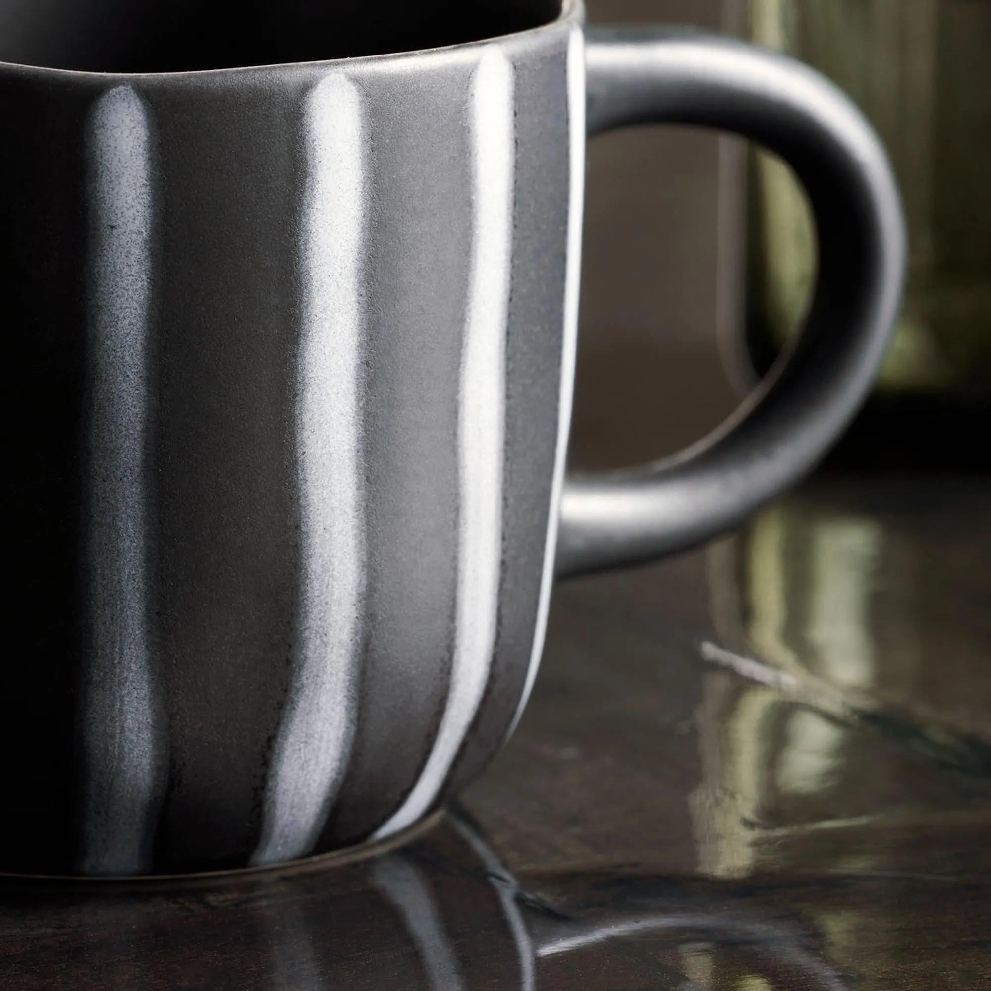 Elegante House Doctor Tasse HDLine in Schwarz/Braun für stilvollen Genuss.