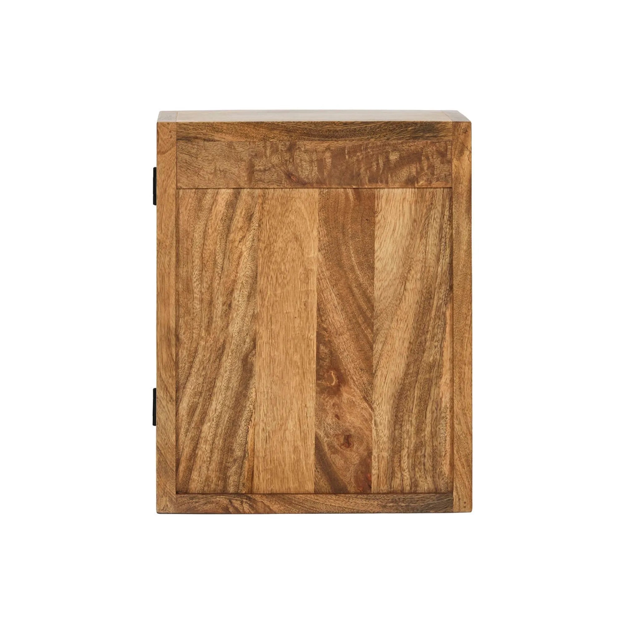 Eleganter Mangoholz-Schrank von House Doctor für natürliche Akzente.