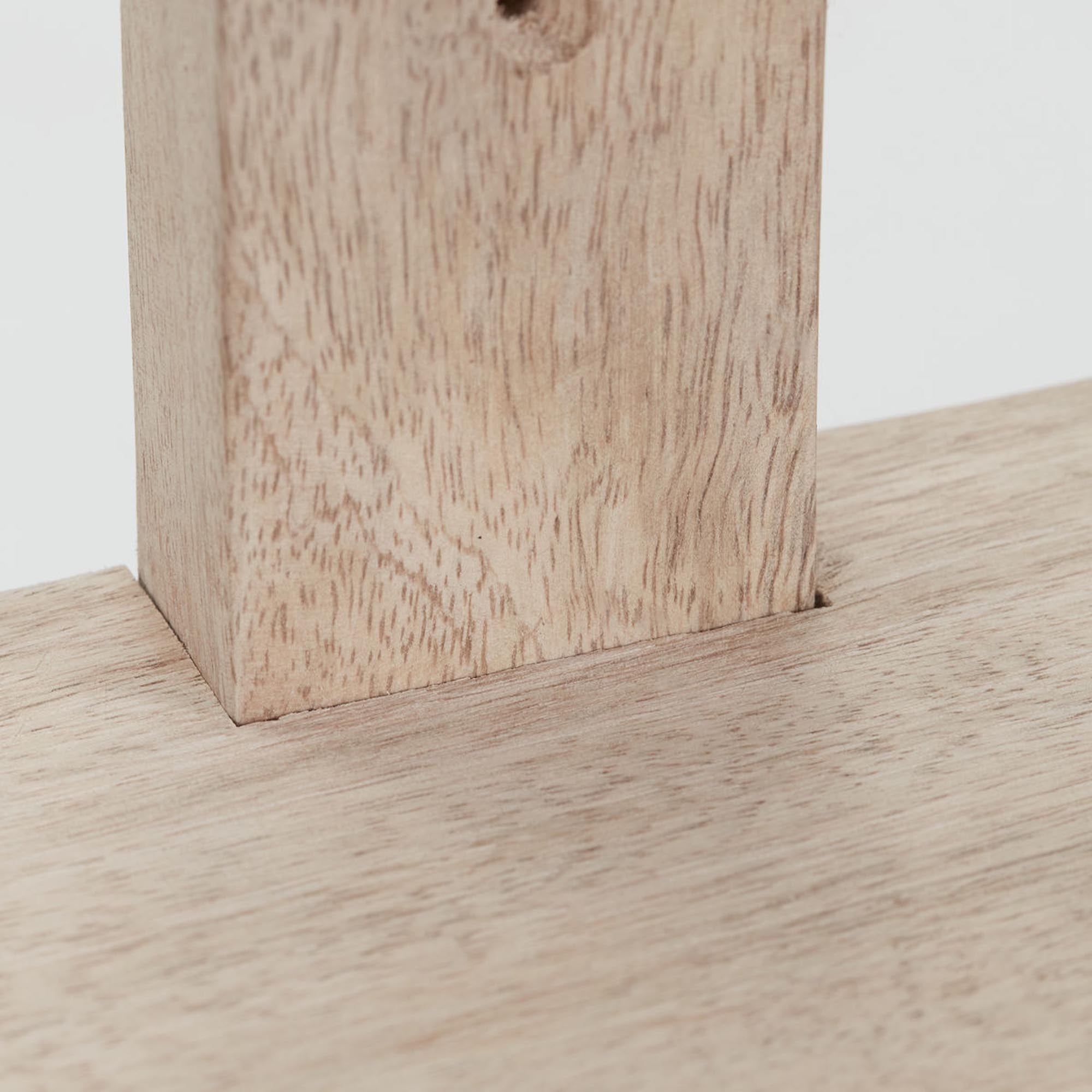 Stilvolles Regal aus Naturholz von House Doctor für modernes Wohnen.