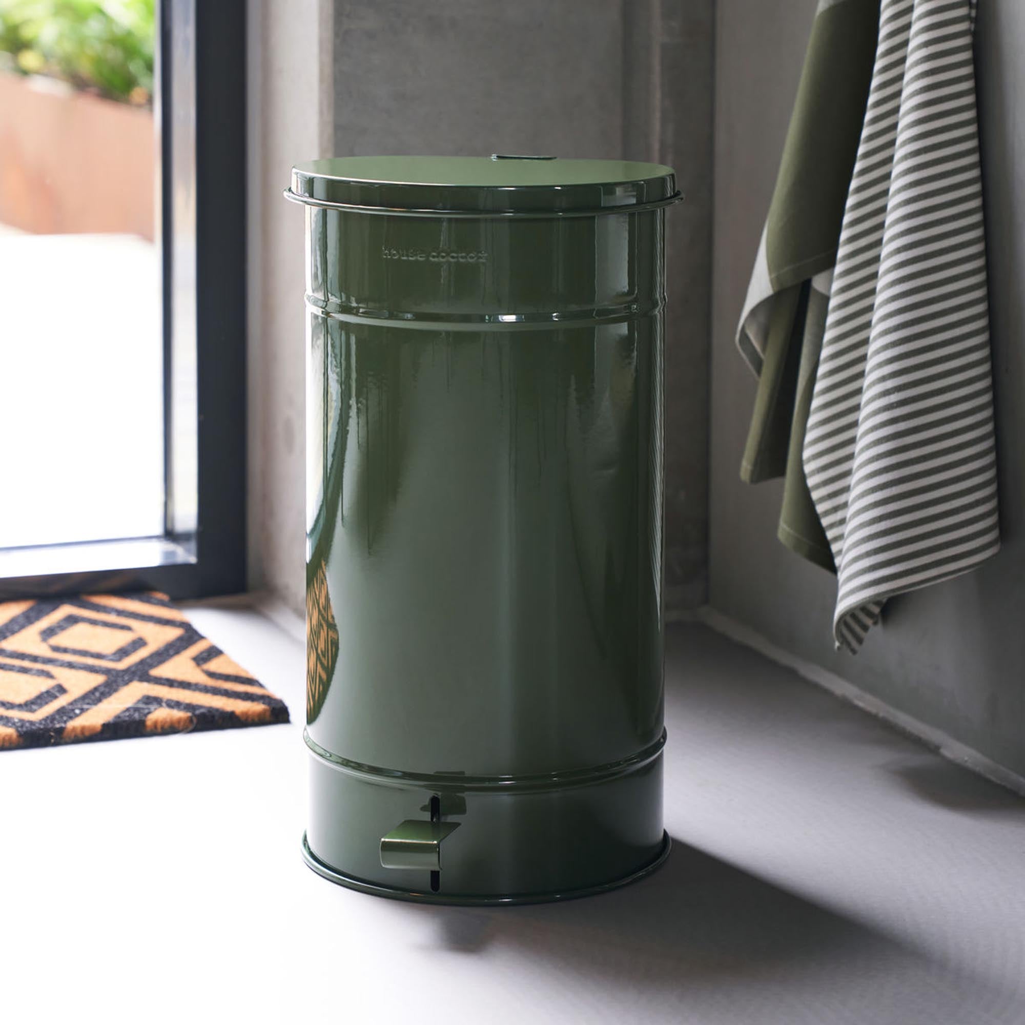 Eleganter Lampenschirm aus antikem Messing von House Doctor, ideal für stilvolle Beleuchtung und ein warmes Ambiente.