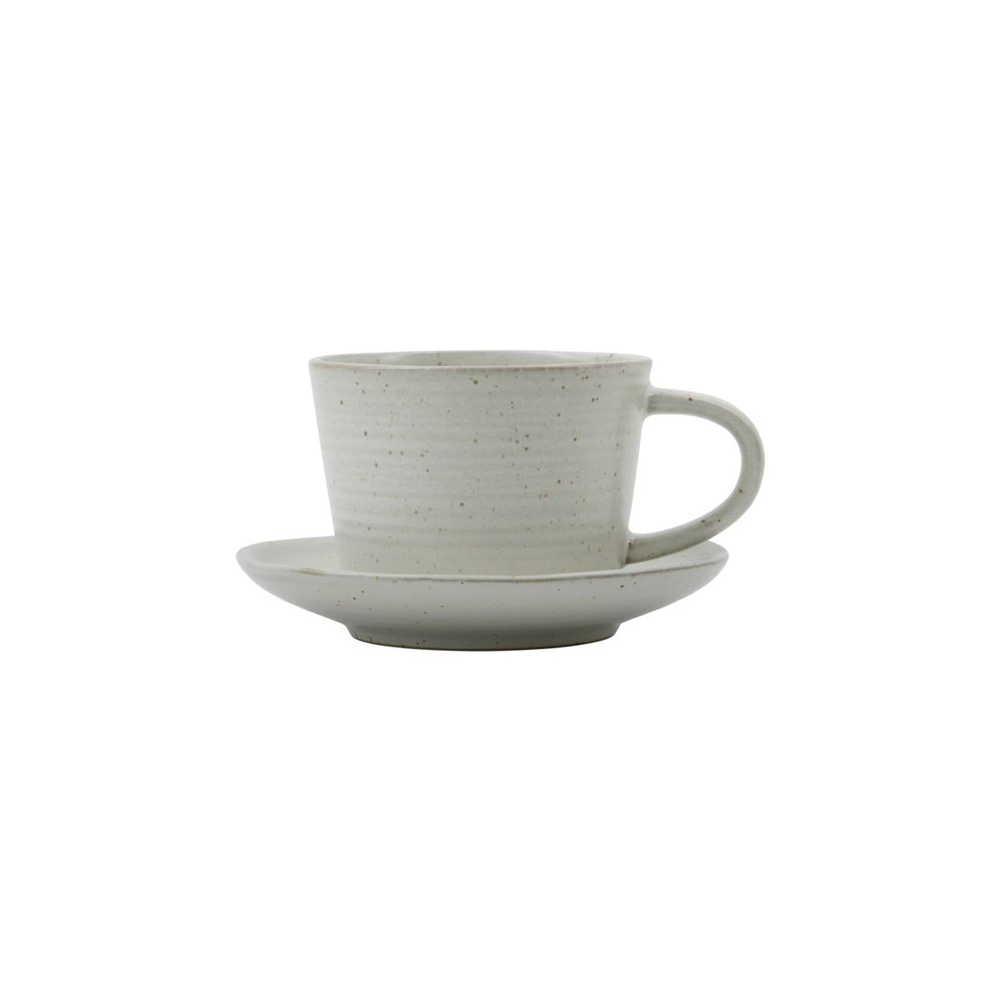 Elegante Kaffeetasse mit Untertasse aus Steinzeug, grau/weiß, von House Doctor. Perfekt für stilvolle Kaffeepausen.