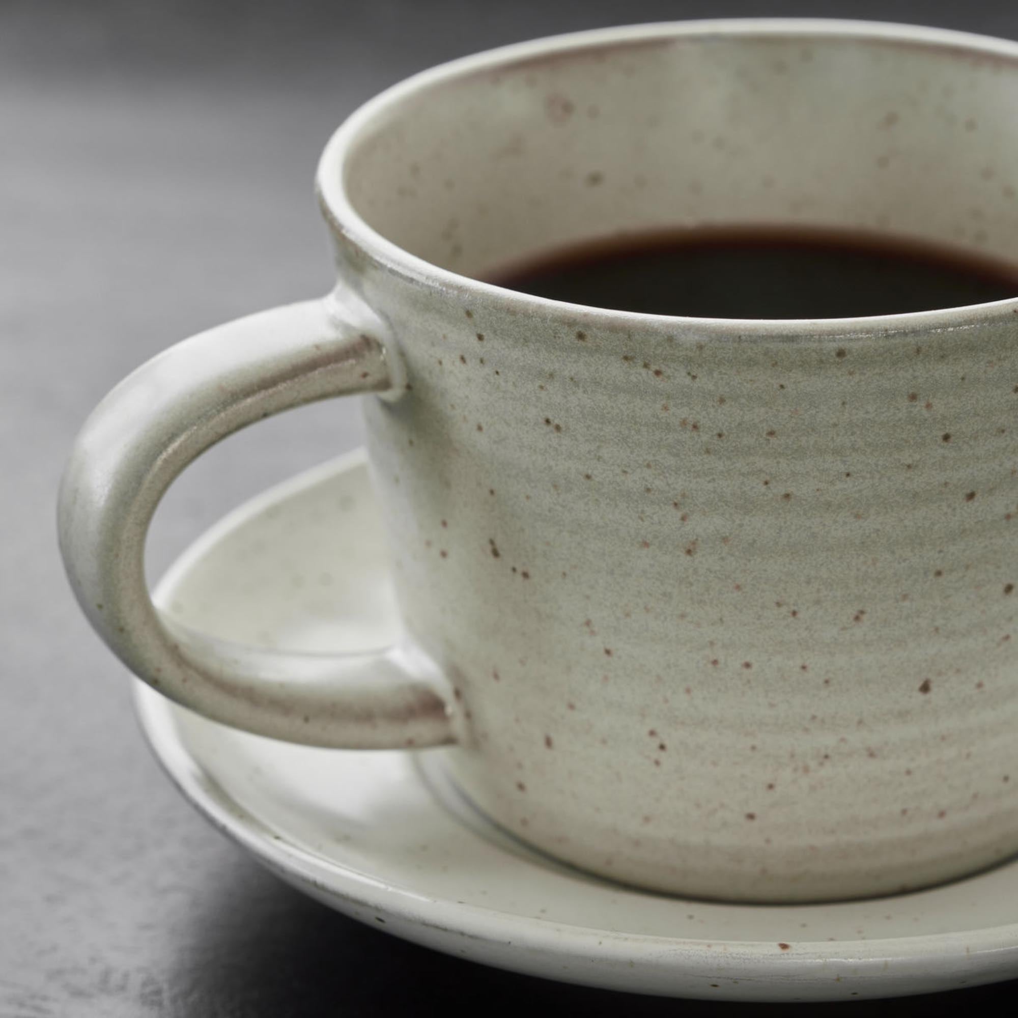 Elegante HDPion Kaffeetasse mit Untertasse, grau/weiß, House Doctor.