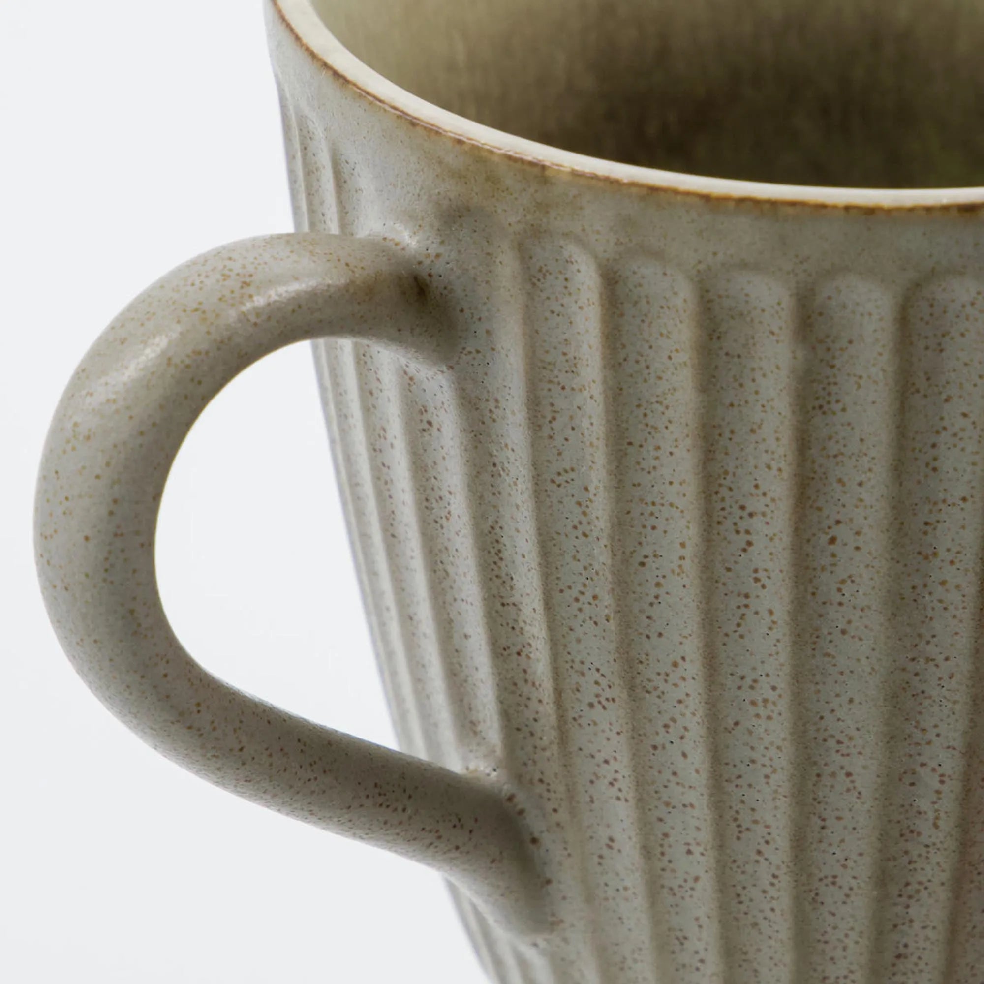 Elegante HDPleat Tasse von House Doctor in stilvollem Graubraun.