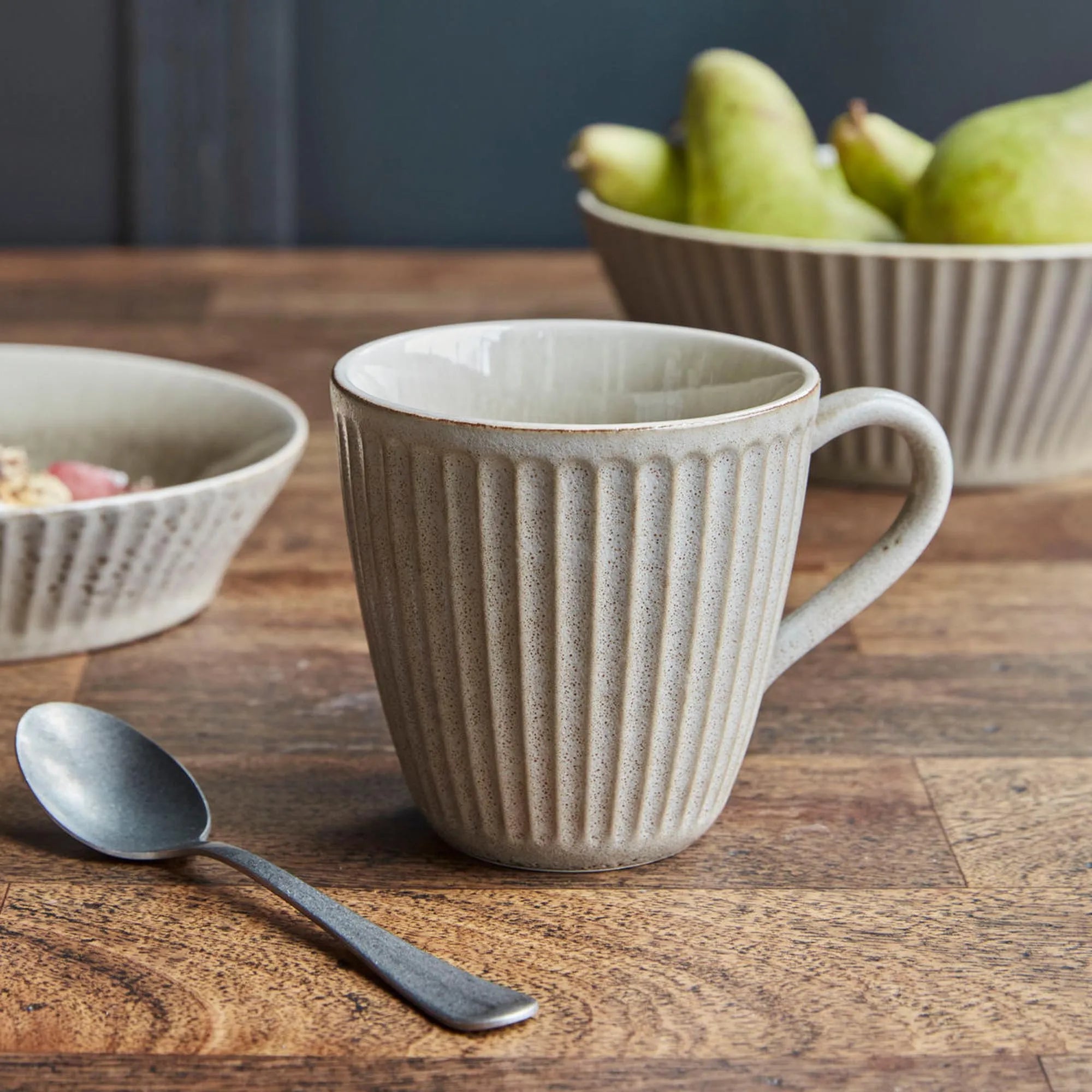Elegante HDPleat Tasse von House Doctor in stilvollem Grau-Braun.