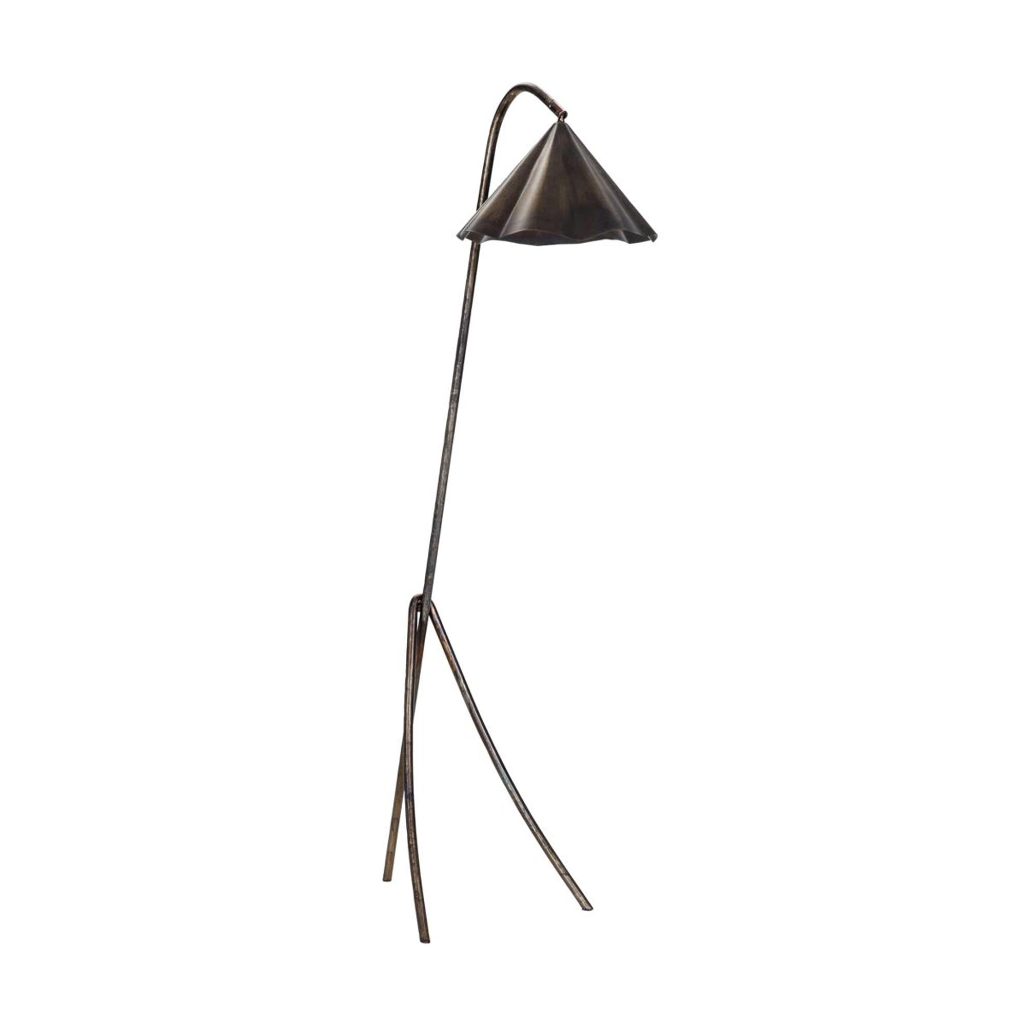 Die HDFlola Stehlampe in antikem Braun von House Doctor: Eleganz, Funktionalität und Stil für jeden Raum.
